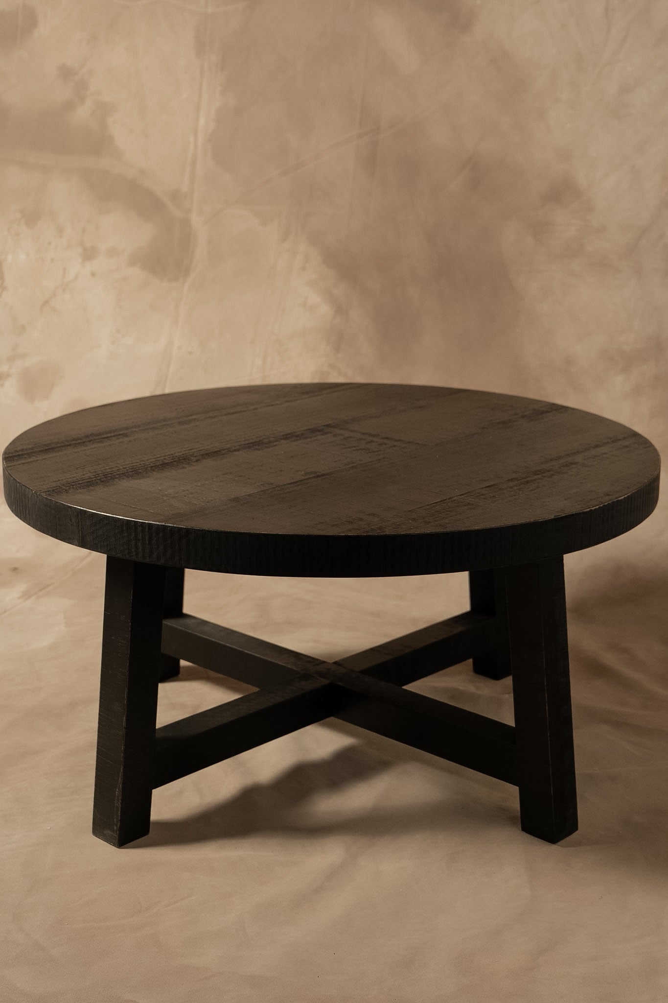 Mesa de Centro Redonda - Pino Clear Aserrada Pátina Negra 70x70x35