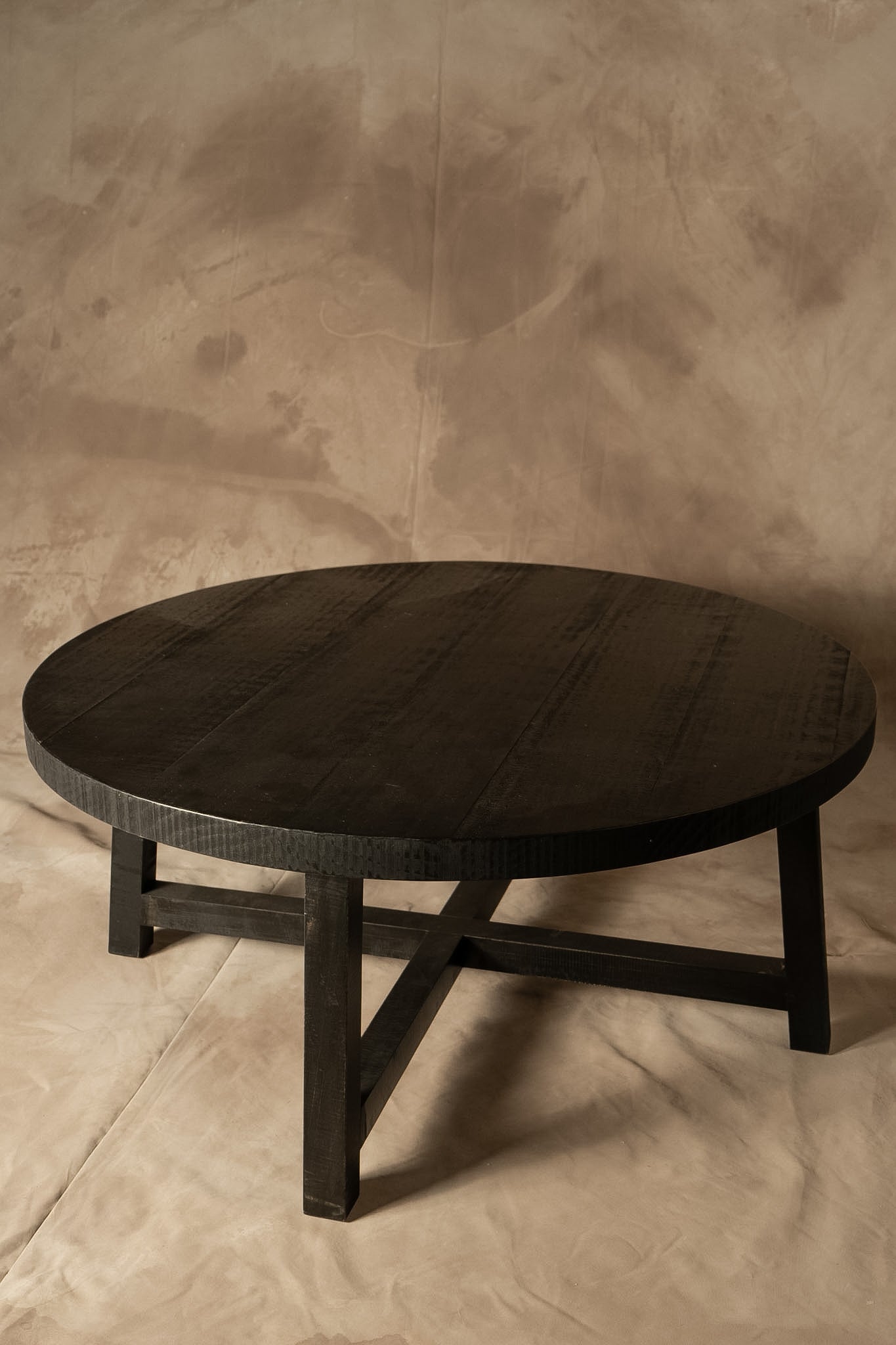 Mesa de Centro Redonda - Pino Clear Aserrada Pátina Negra 90x90x40