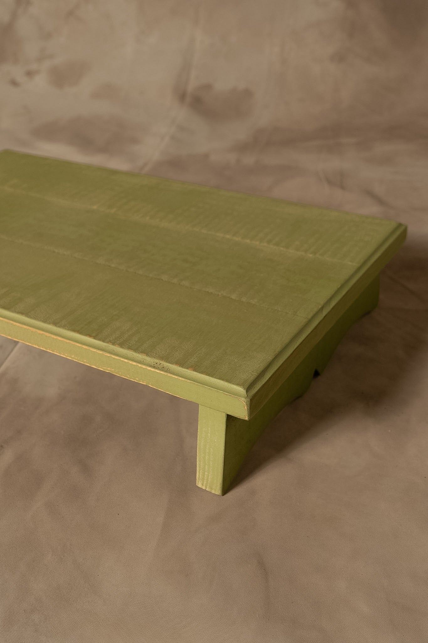 Tarima Redonda — Pino Clear Aserrado Pátina Verde Tamaño Chico 50x30x9