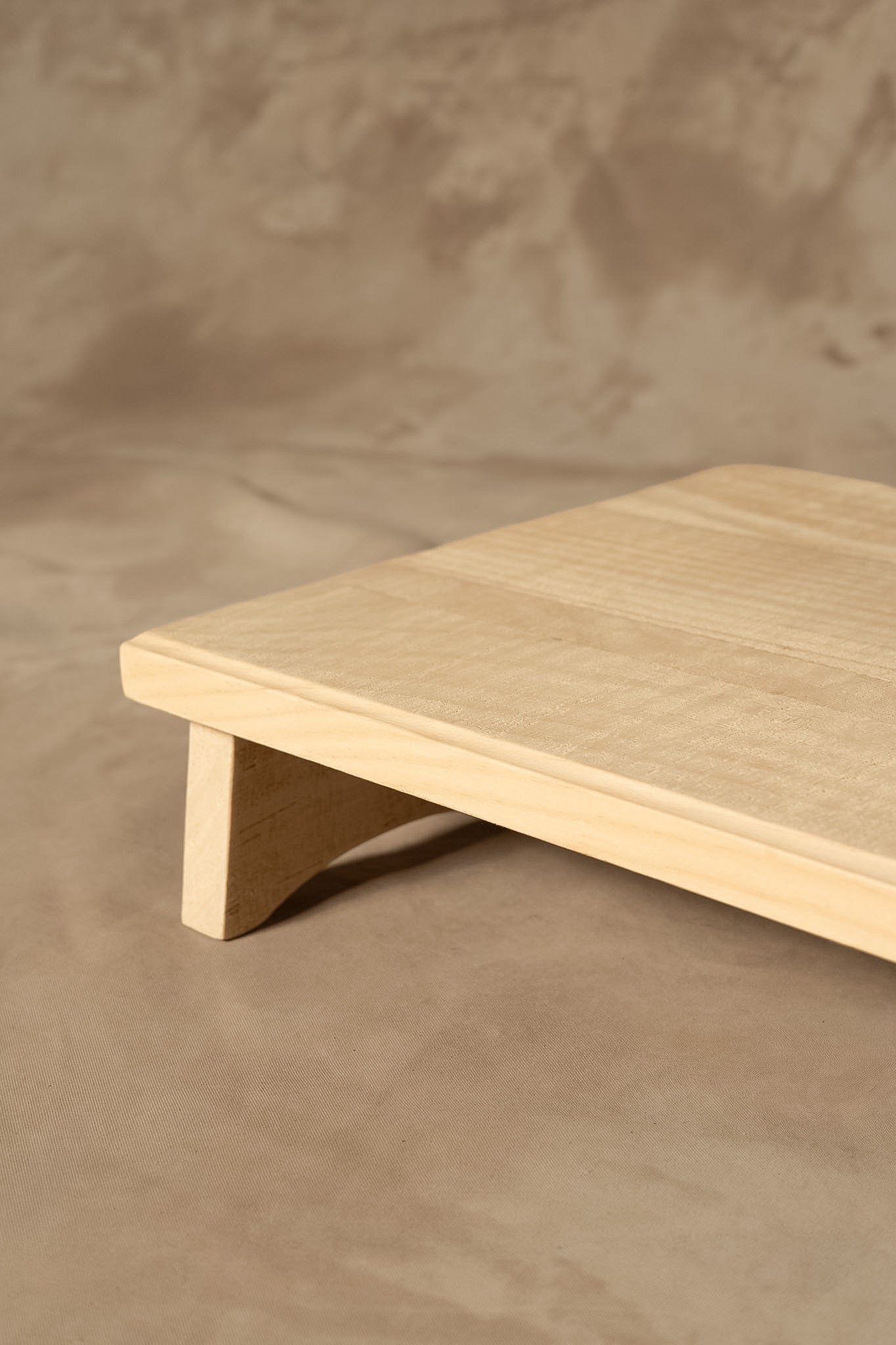 Tarima Rústica — Pino Clear Aserrada Gris Beige Envejecido Tamaño Mediano 60x30x8