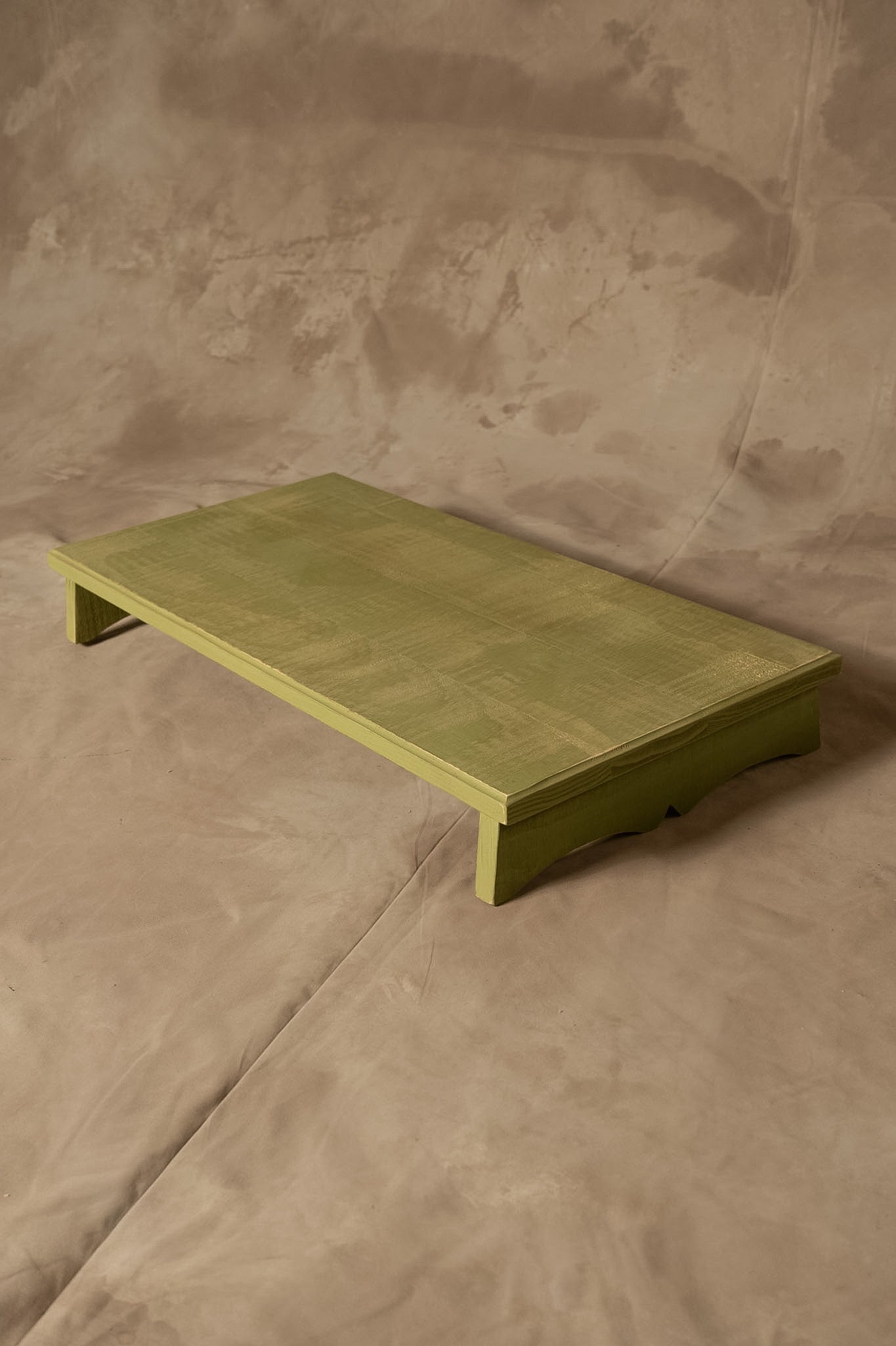 Tarima Redonda — Pino Clear Aserrado Pátina Verde Tamaño Grande 70x53x9