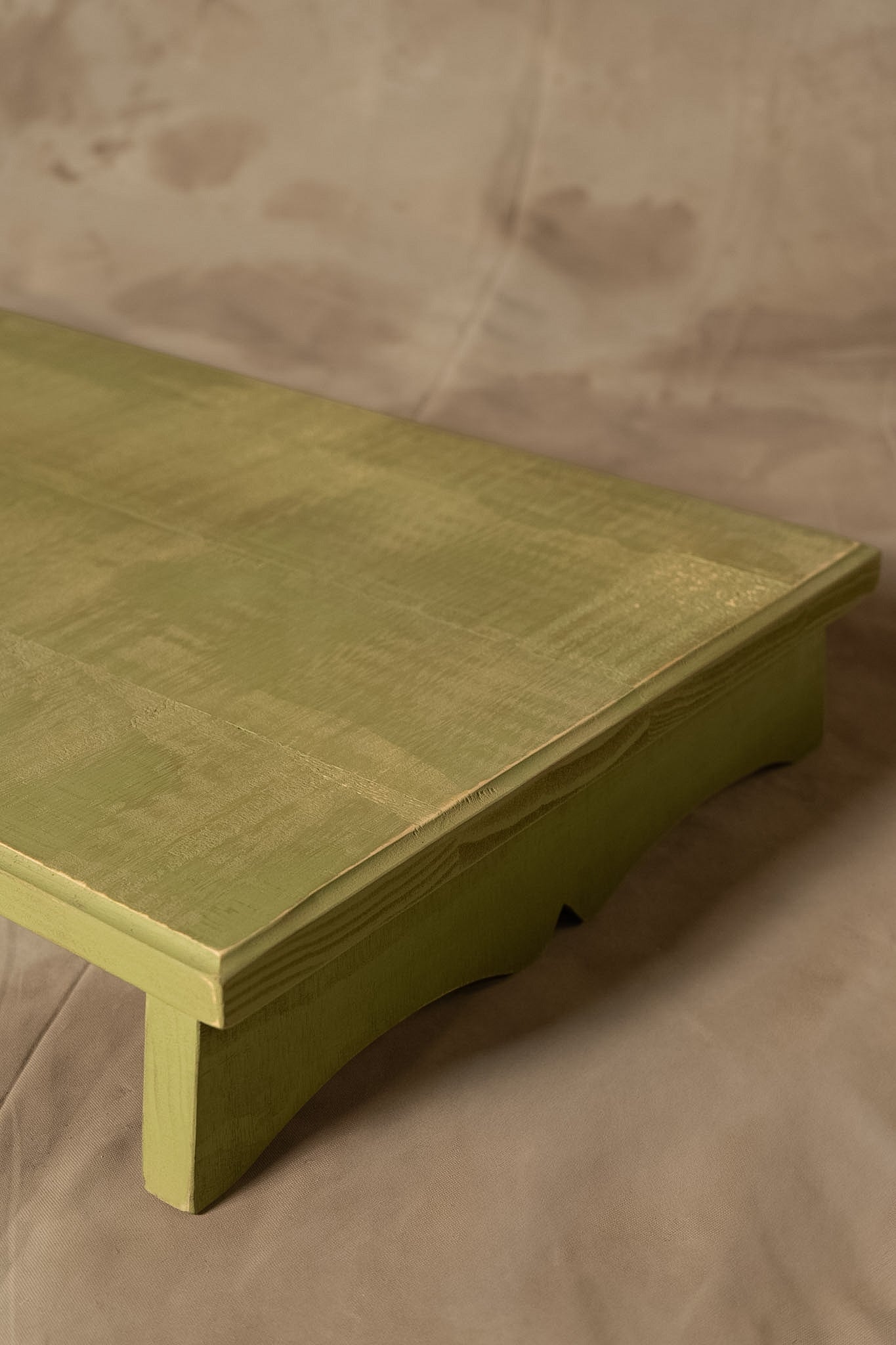 Tarima Redonda — Pino Clear Aserrado Pátina Verde Tamaño Grande 70x53x9