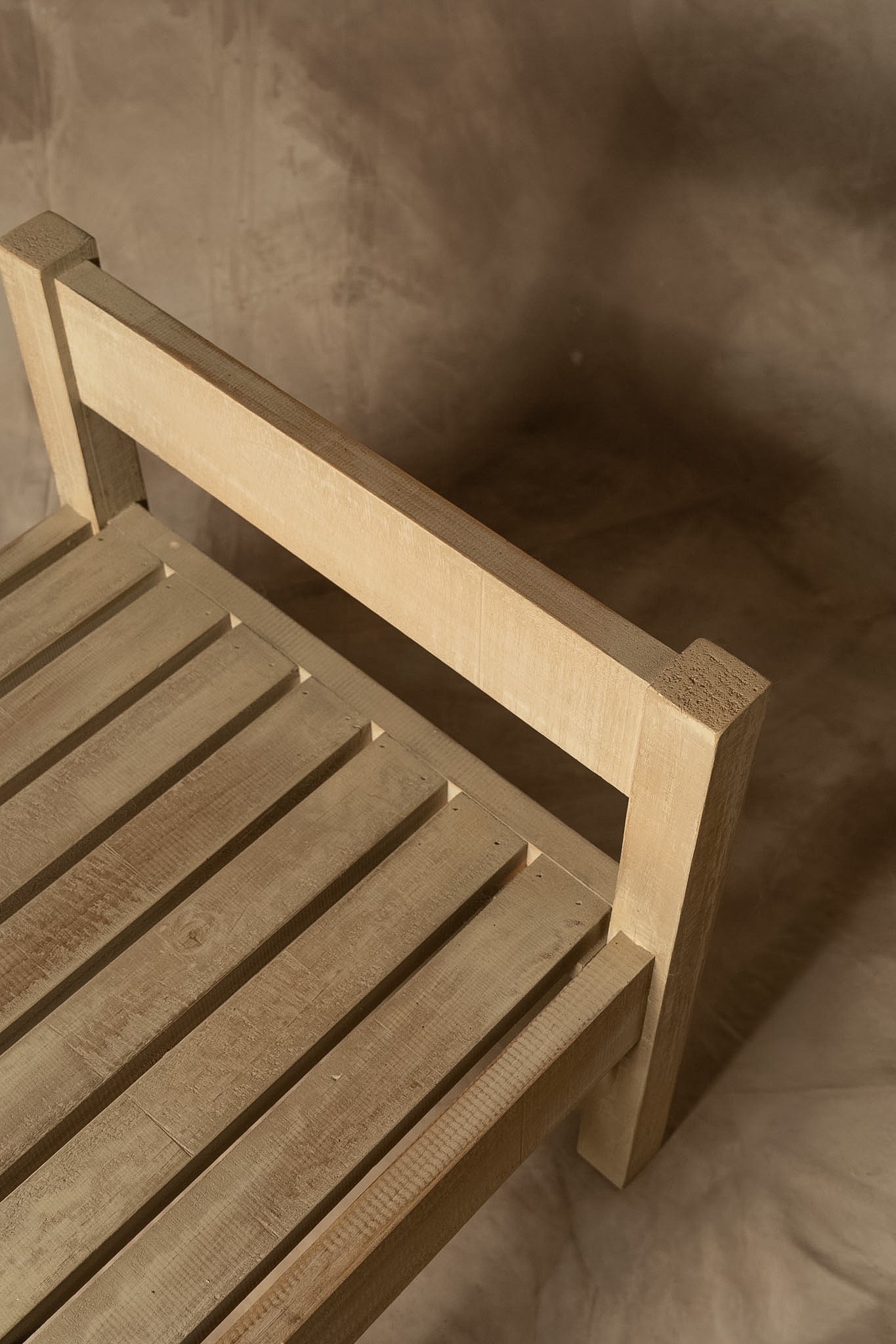 Silla Baja con Respaldo — Diseño 2 Pino Clear Teñido Rústico Aserrada Gris Beige Oscuro Envejecido 50x45x50
