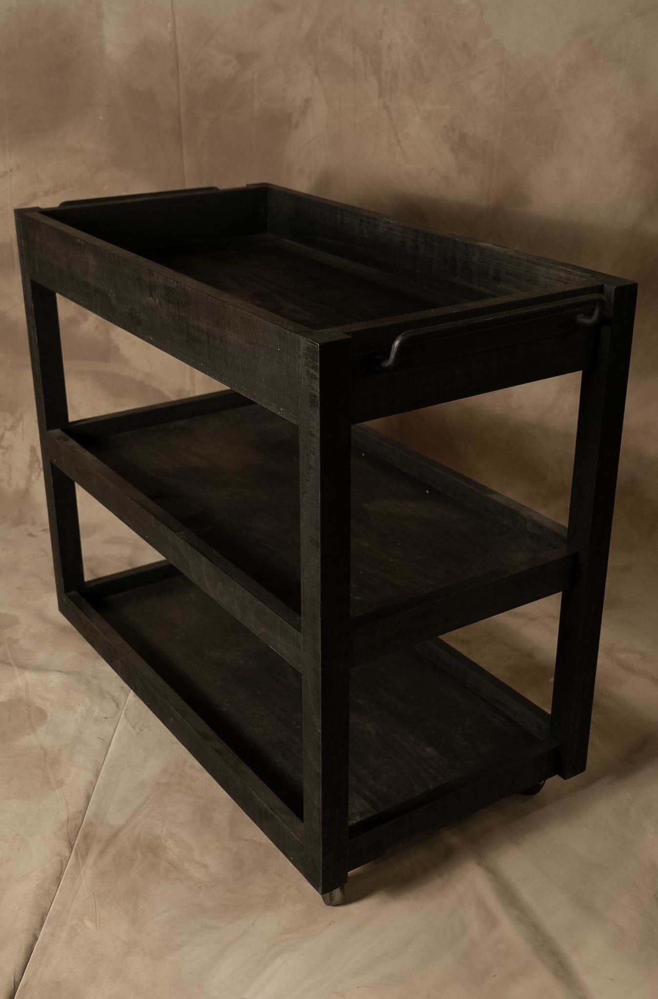 Carro Bar — Pino Clear Aserrado Pátina Negra Tamaño Grande 85x45x75