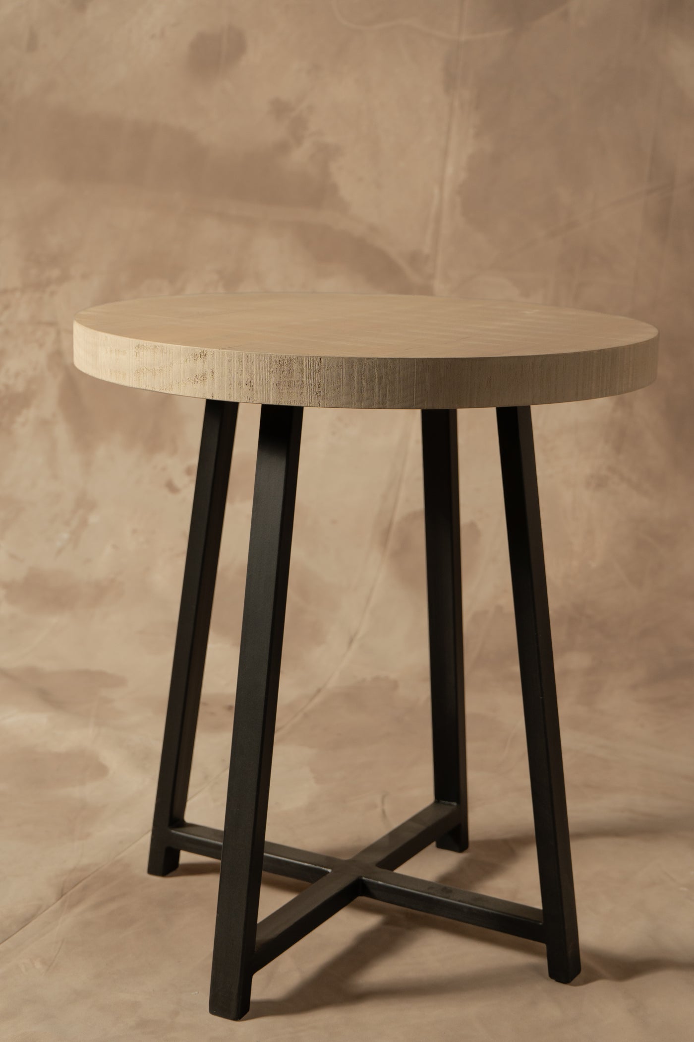 Mesa Lateral Mónica — Pino Clear Teñido Rústico Gris Beige Oscuro Envejecido 50x50x55