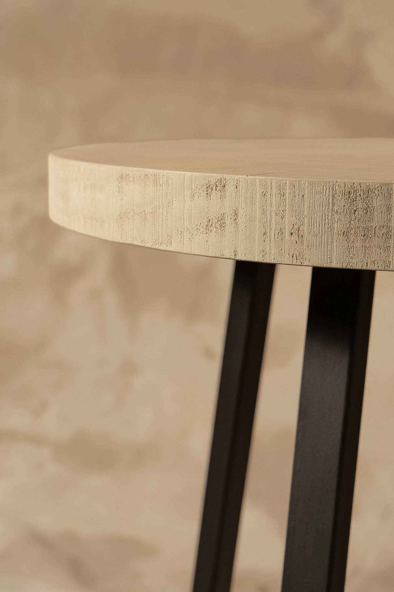 Mesa Lateral Mónica - Pino Clear Teñido Rústico Gris Beige Oscuro Envejecido 50x50x55