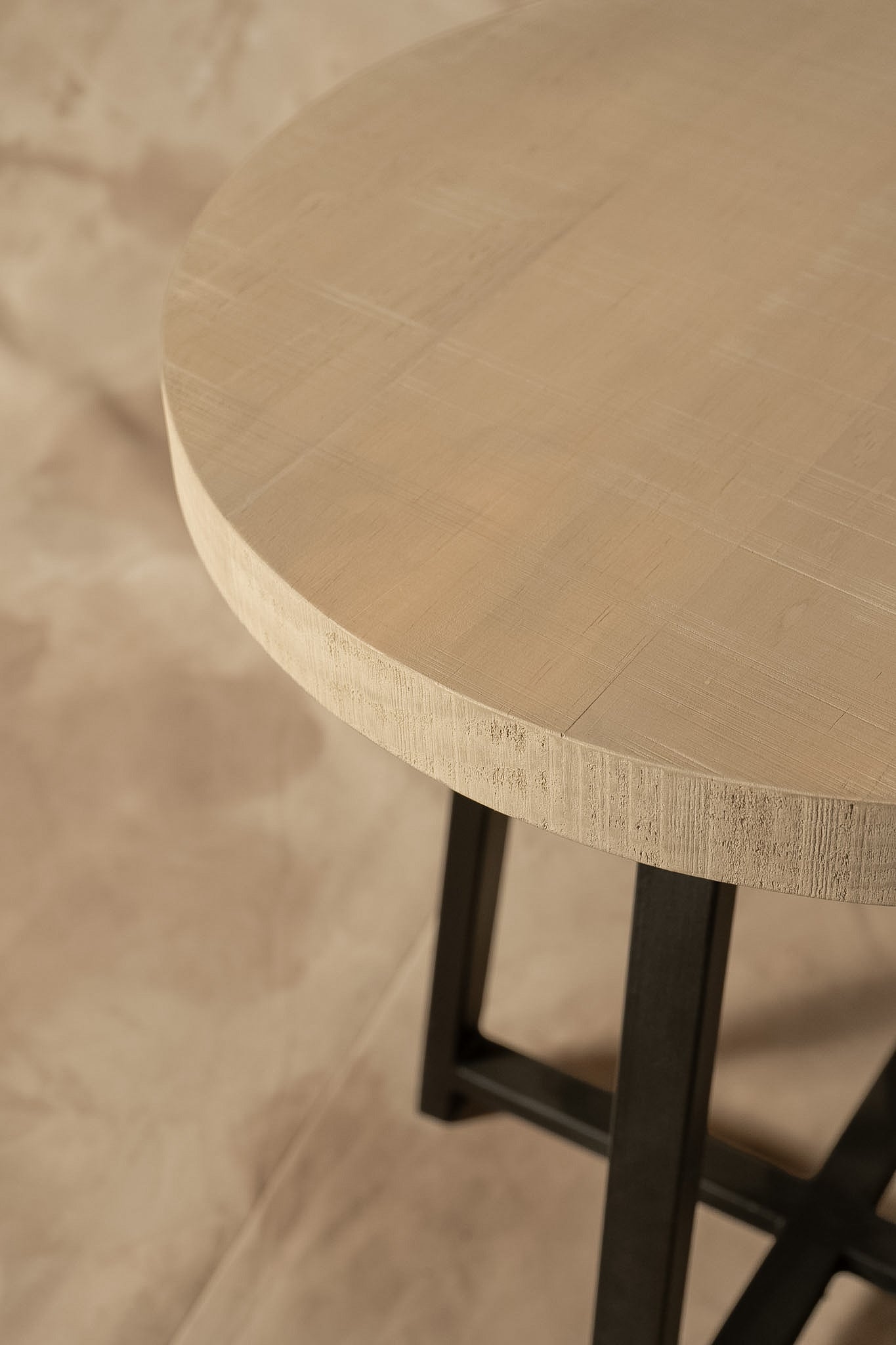Mesa Lateral Mónica — Pino Clear Teñido Rústico Gris Beige Oscuro Envejecido 50x50x55