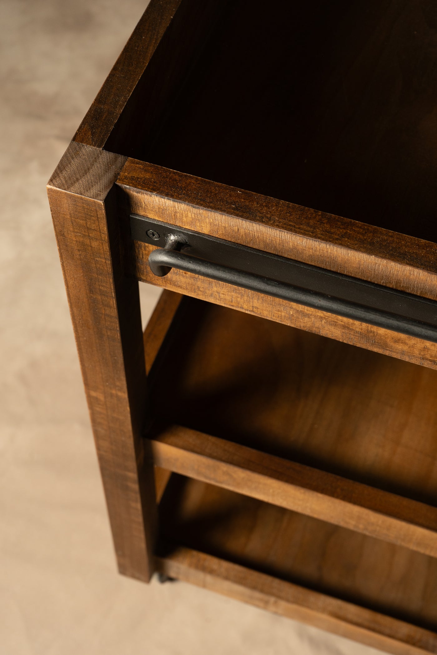 Carro Bar — Pino Clear Aserrada Teñido Café Tamaño Grande 85x45x75