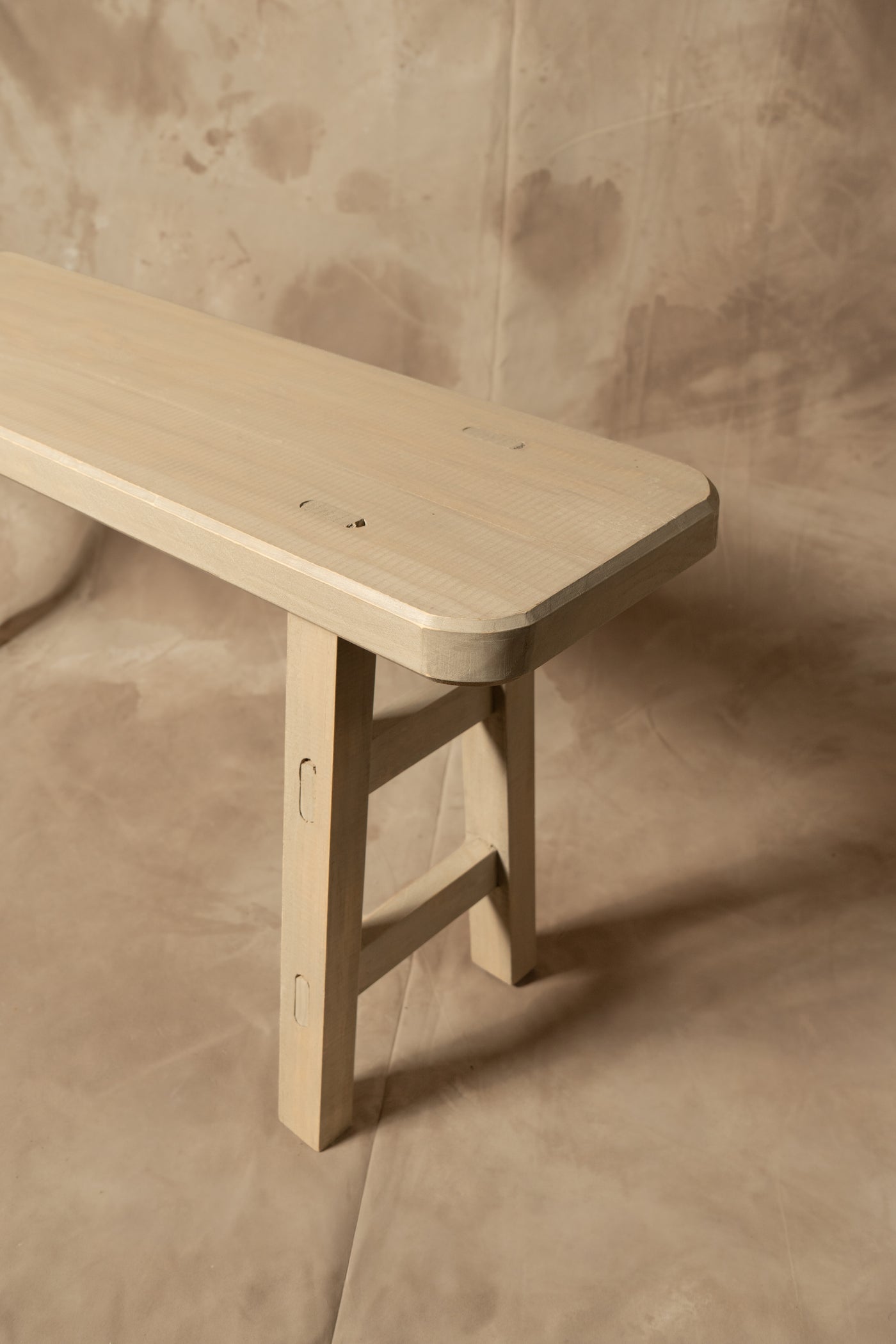Banqueta Tere — Pino Clear Teñido Rústico Gris Beige Oscuro Envejecido 110x23x45