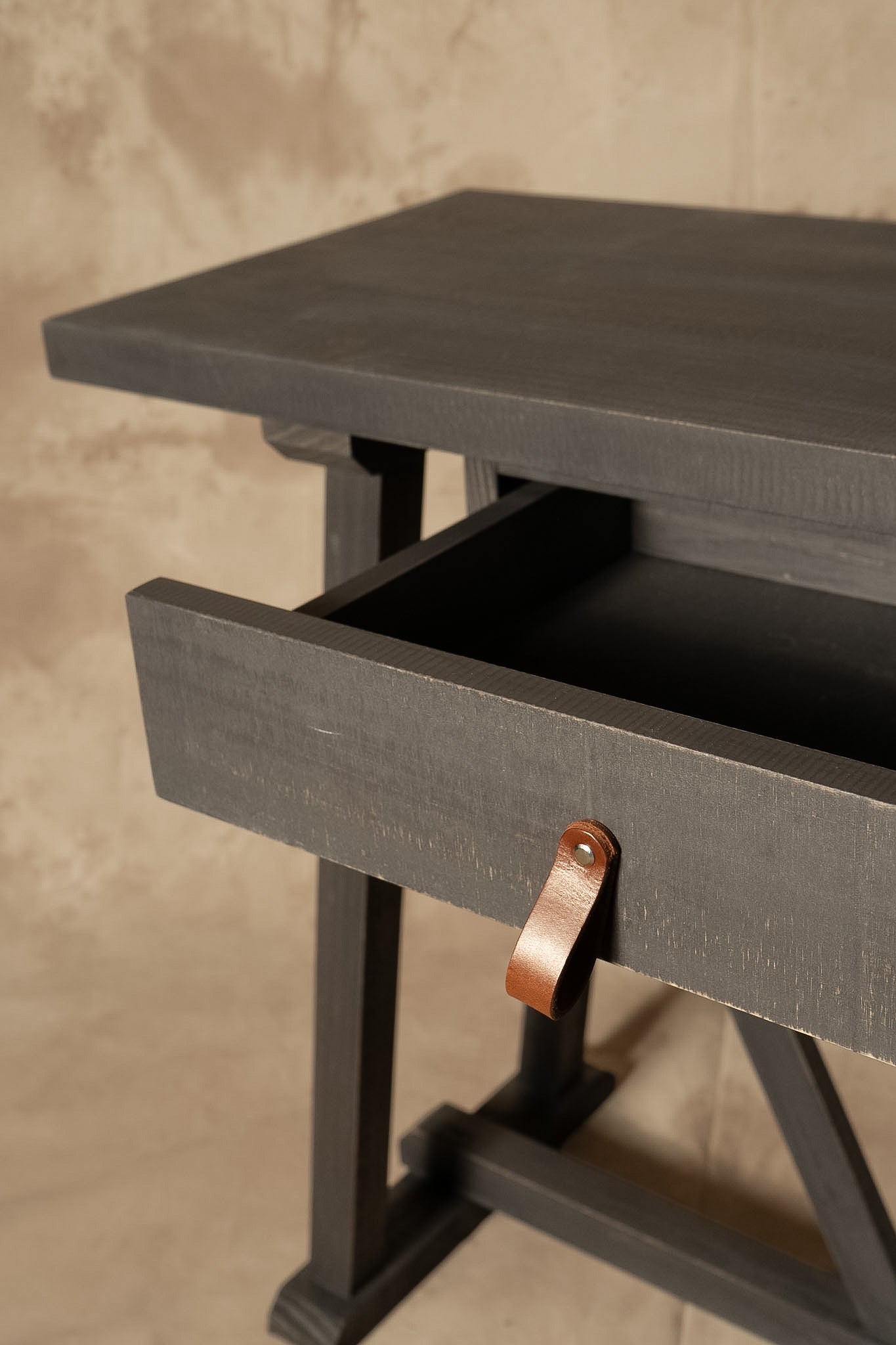 Arrimo Dos Cajones — Pino Clear Aserreado Marrón 150x40x75