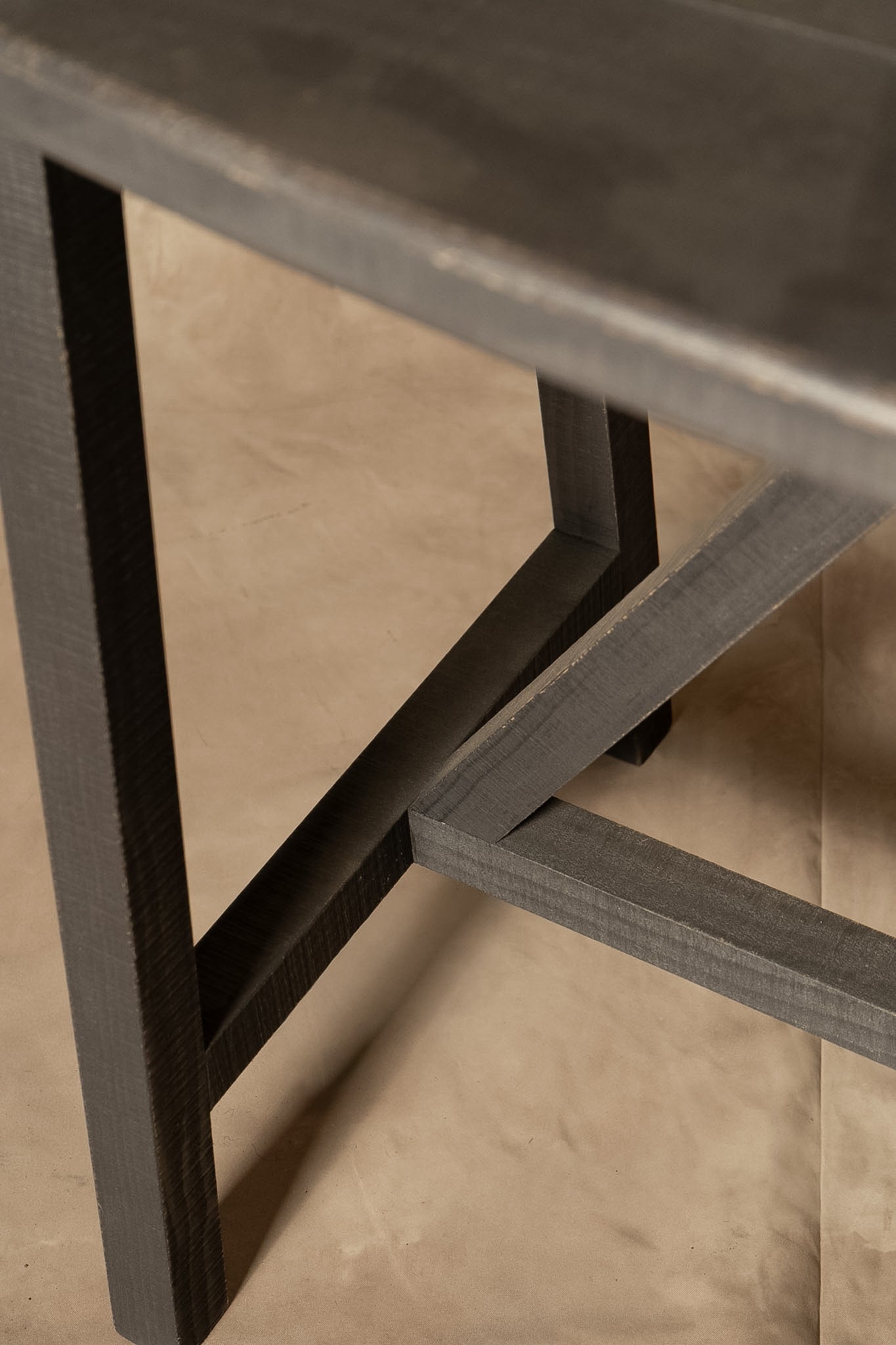 Arrimo Ovalado — Pino Clear Aserrado Café Oscuro 140x60x76