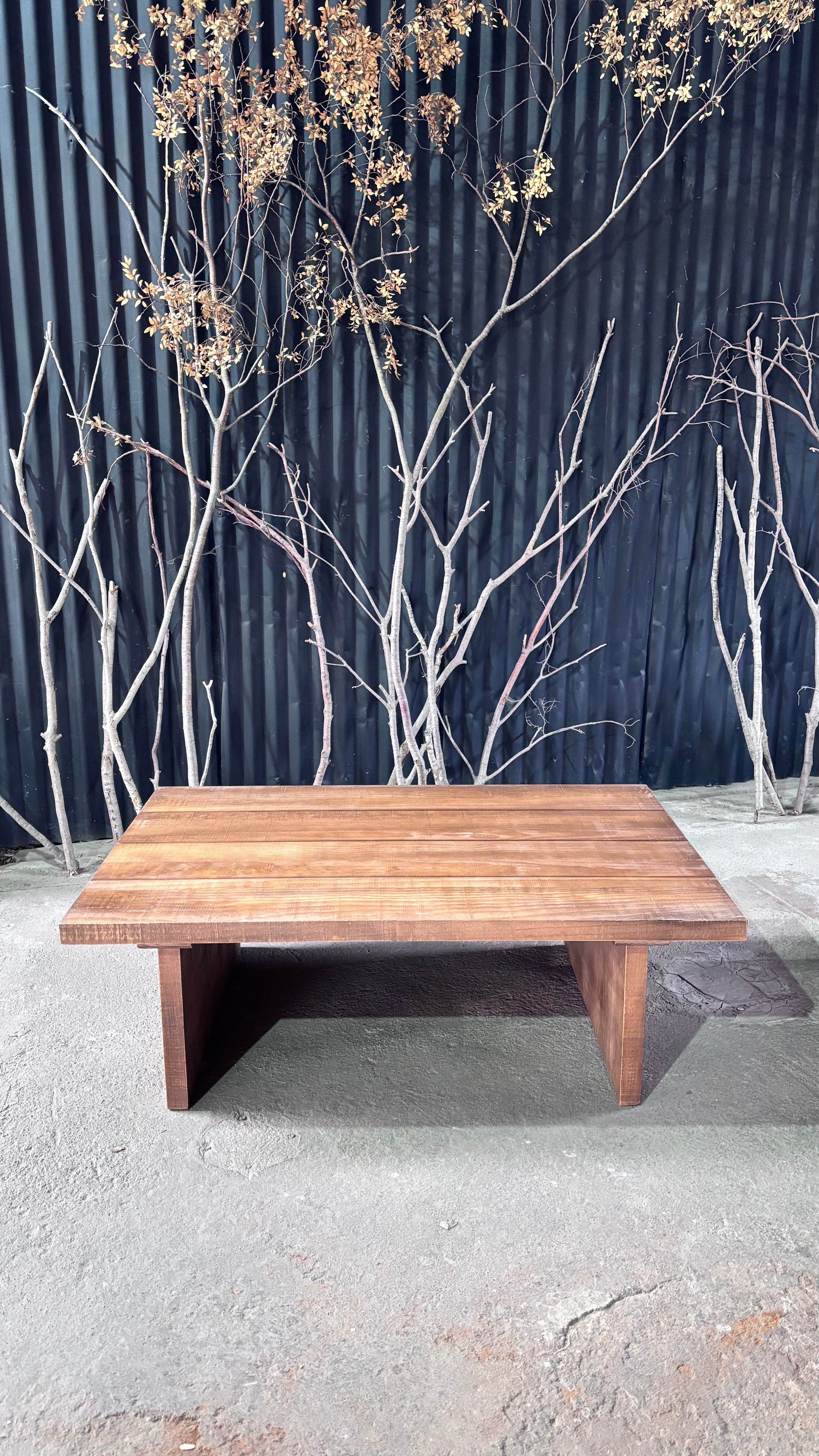 Mesa de Centro Baja - Pino Clear Aserreado Teñido Café 120x80x40