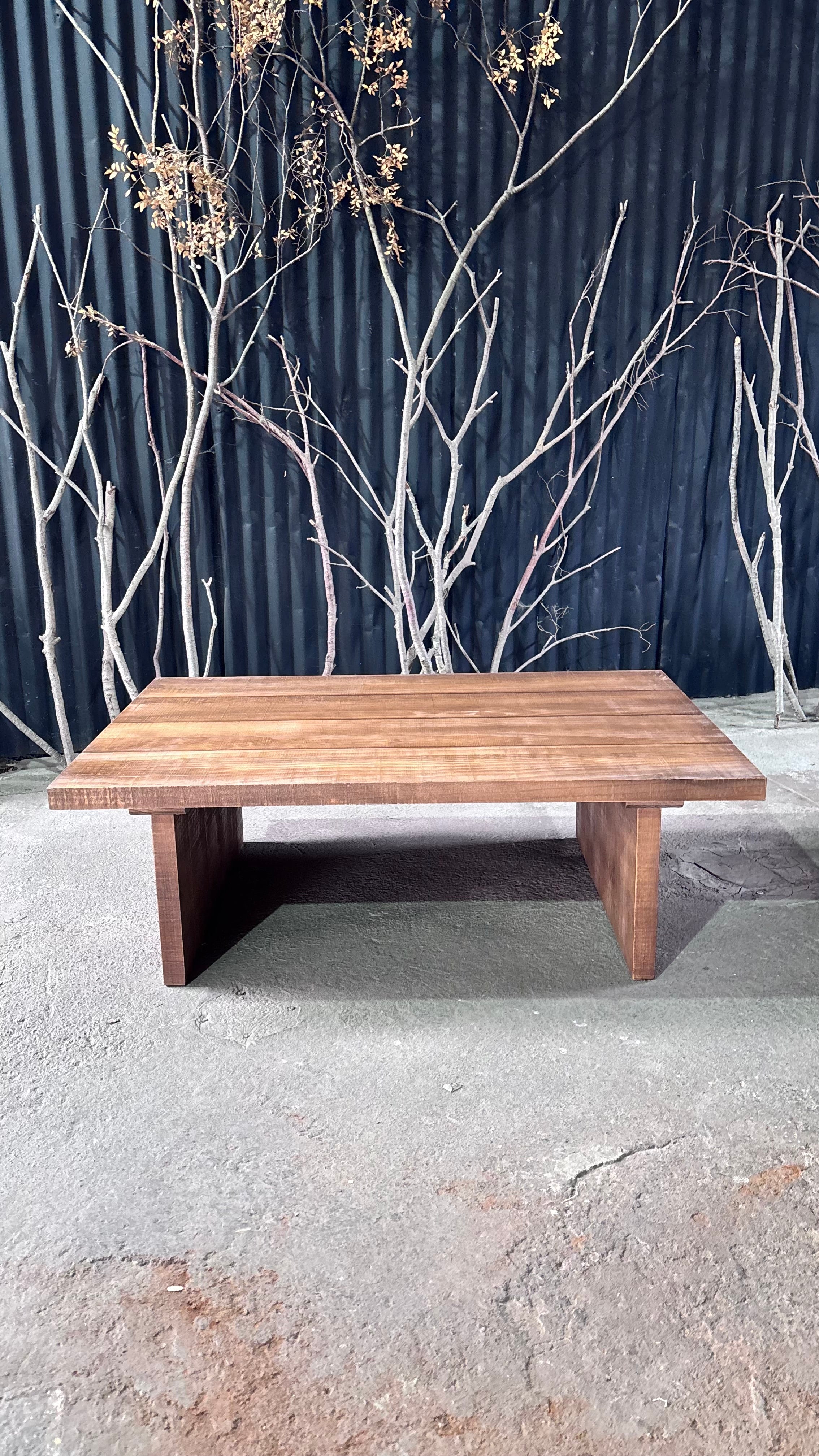 Mesa de Centro Baja - Pino Clear Aserreado Teñido Café 120x80x40