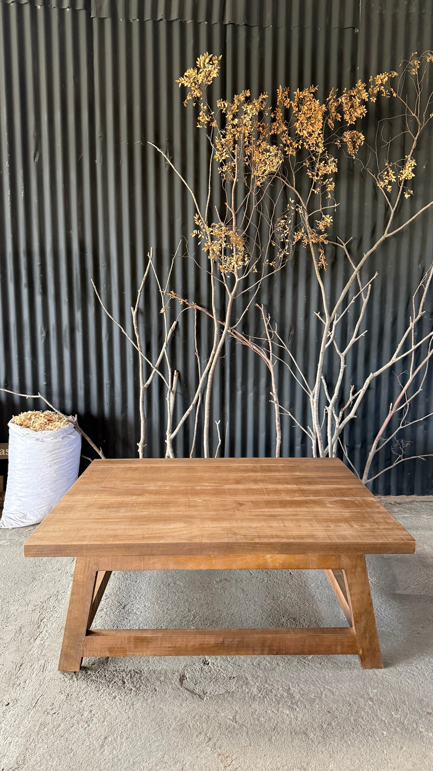 Mesa de Centro Florencia — Pino Clear Aserreado Teñido Café 120x100x45
