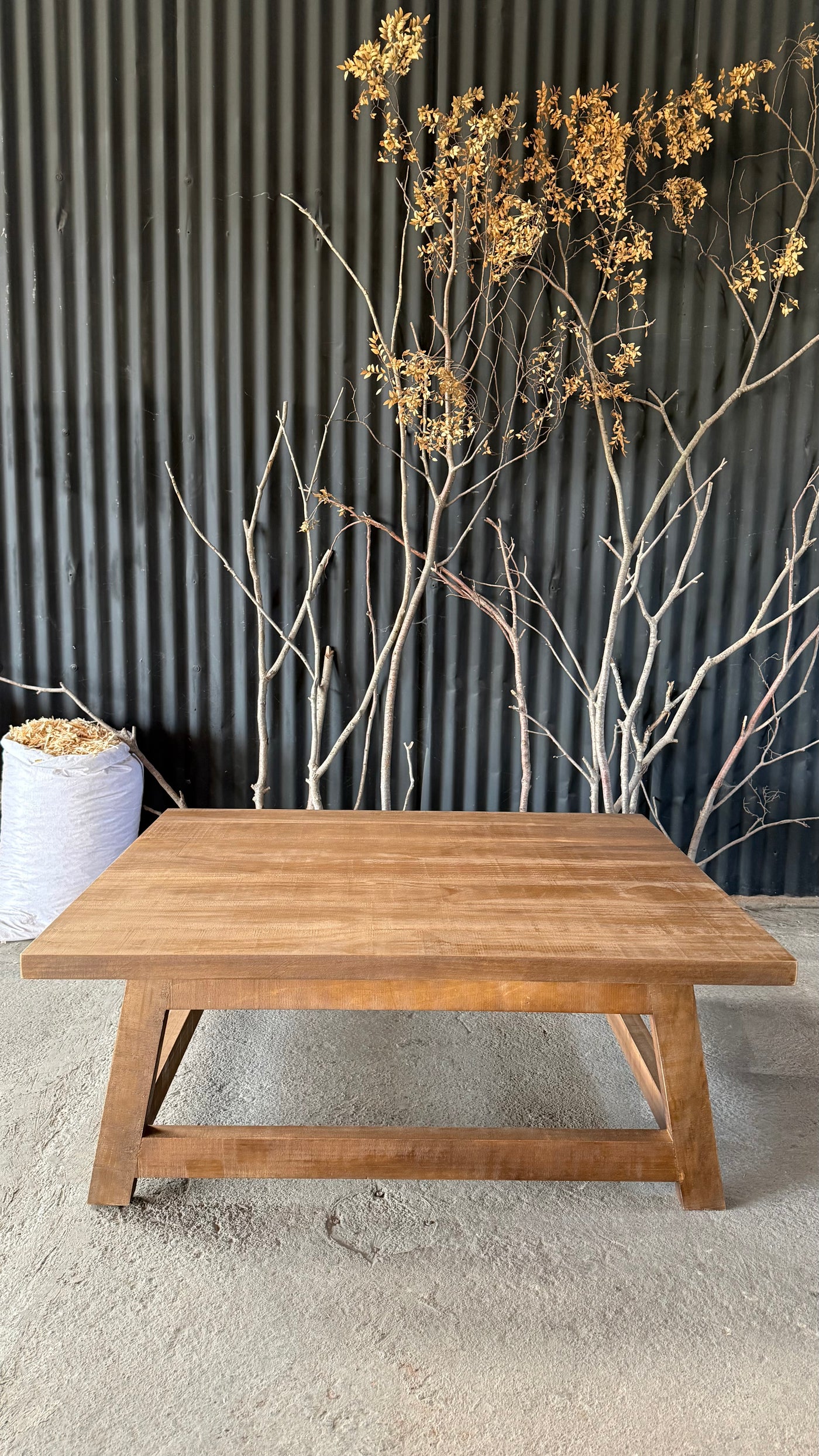 Mesa de Centro Florencia — Pino Clear Aserreado Teñido Café 120x100x45