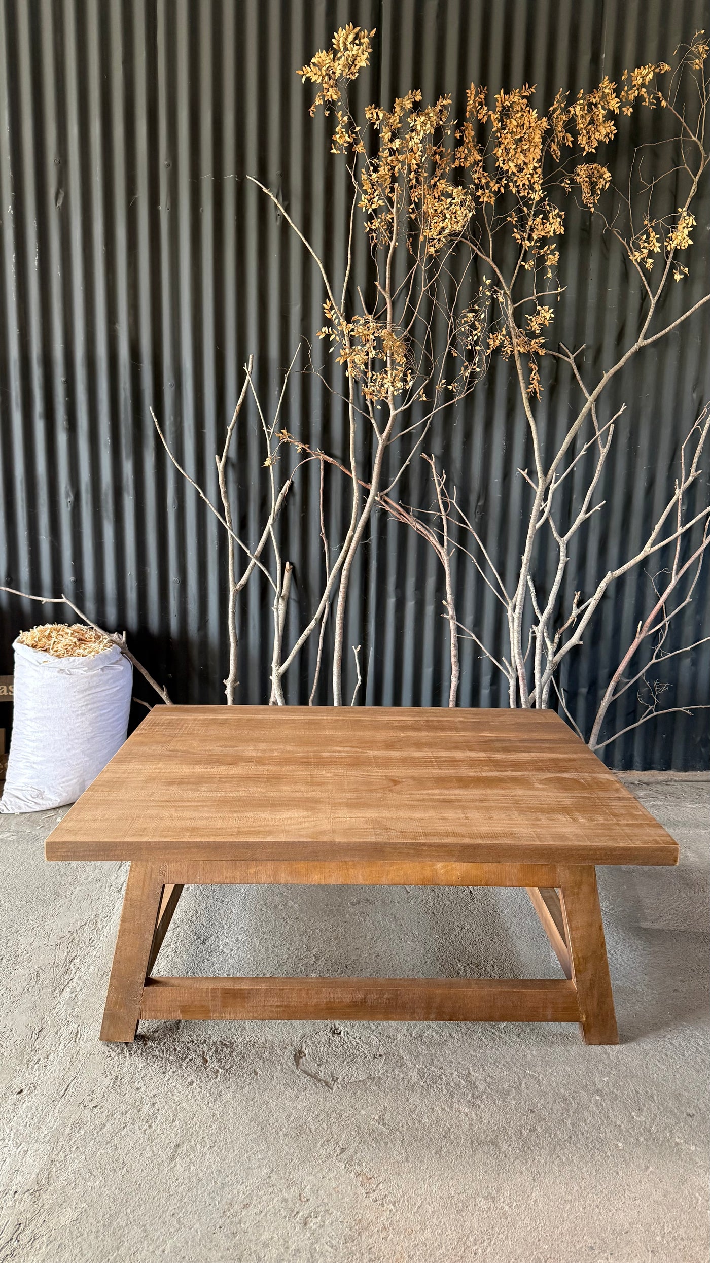 Mesa de Centro Florencia — Pino Clear Aserreado Teñido Café 120x100x45