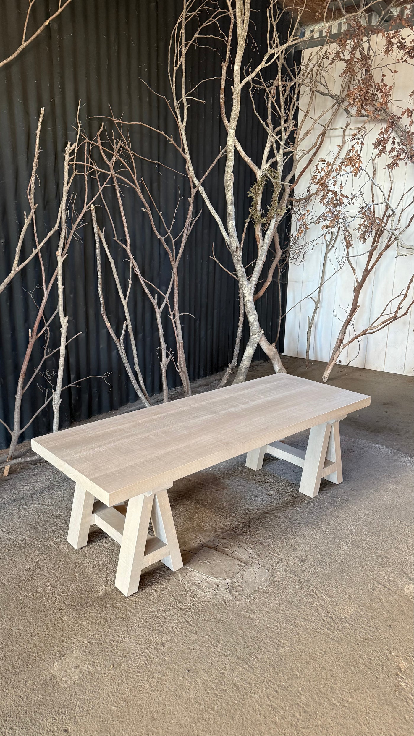 Mesa de Centro Caballete — Pino Clear Teñido Rústico Aserrada Gris Beige Oscuro Envejecido 130x50x40