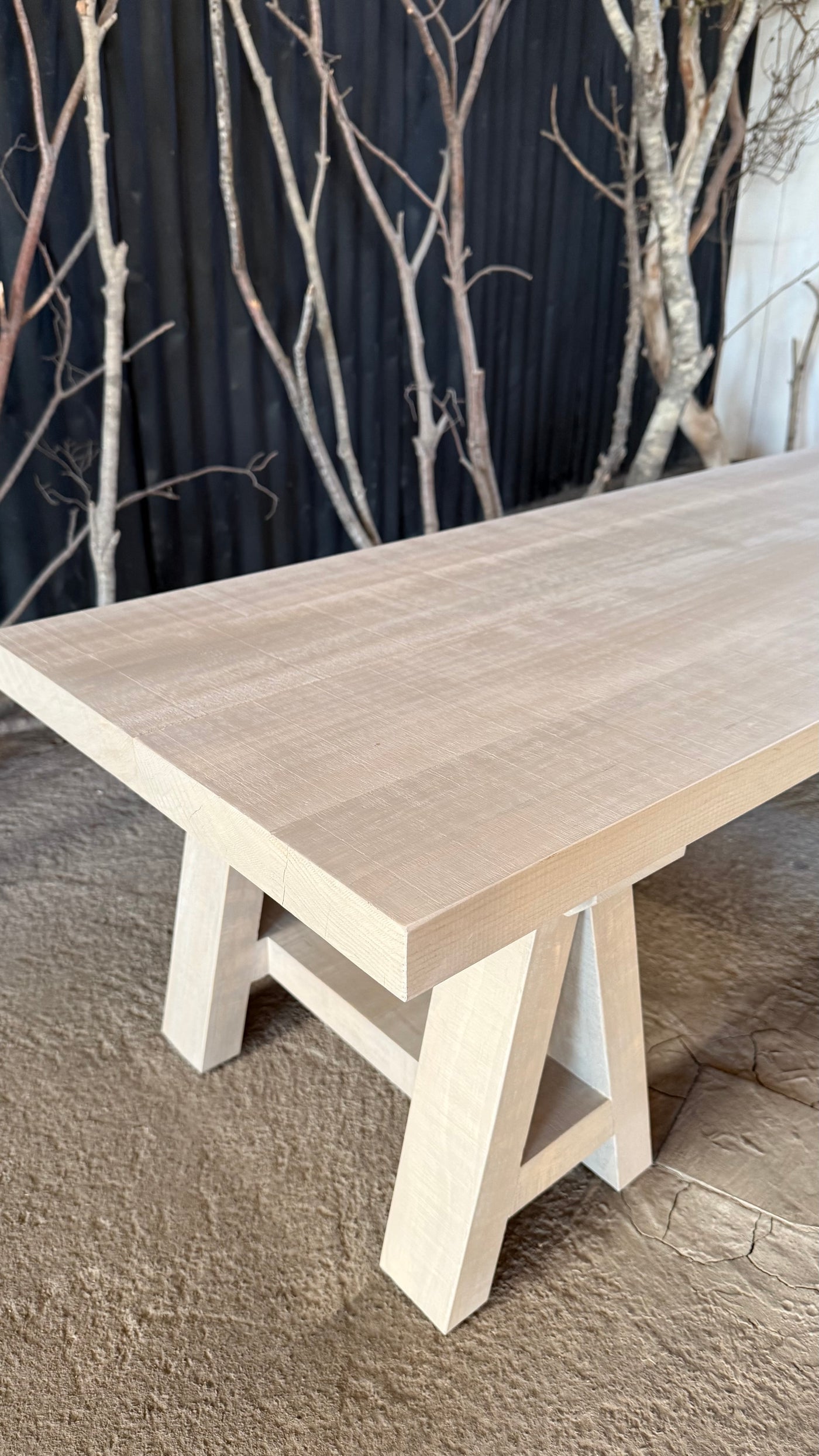 Mesa de Centro Caballete — Pino Clear Teñido Rústico Aserrada Gris Beige Oscuro Envejecido 130x50x40