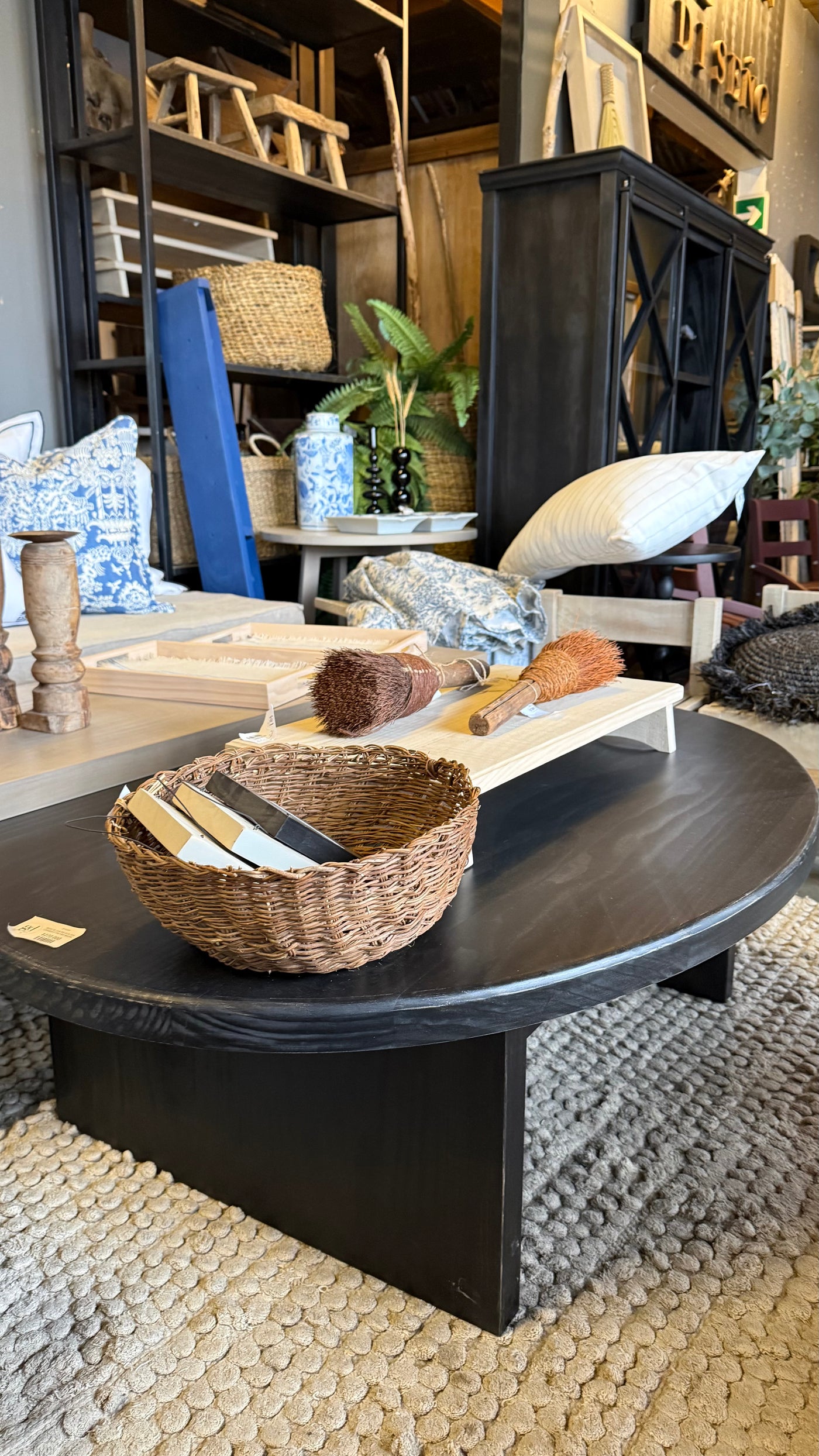 Mesa de Centro Ovalada — Pino Clear Pulida Pátina Negra 120x120x37
