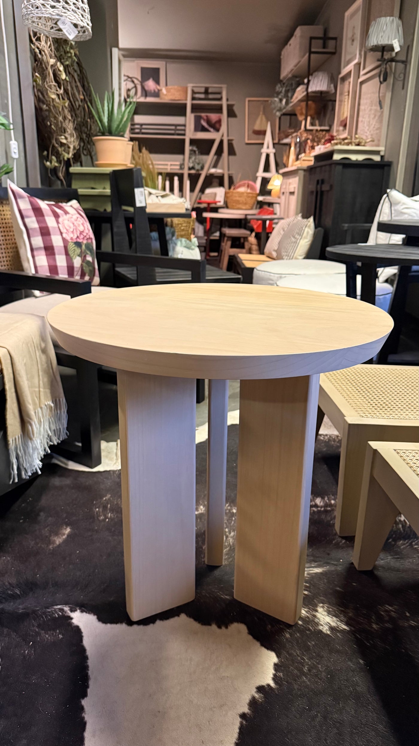 Mesa Lateral Francisca — Pino Clear Pulido Natural 60x60x60