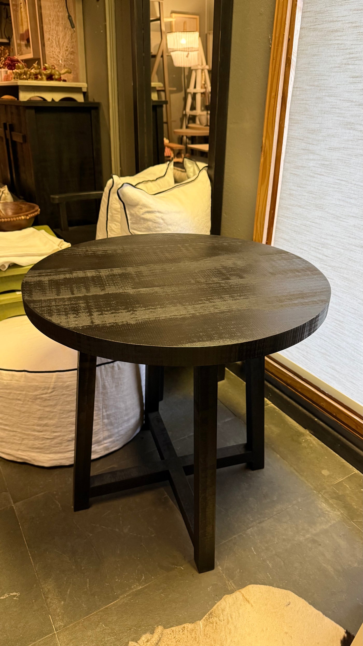 Mesa Lateral Redonda — Redondo Pino Clear Aserrada Pátina Negra 70x70x68