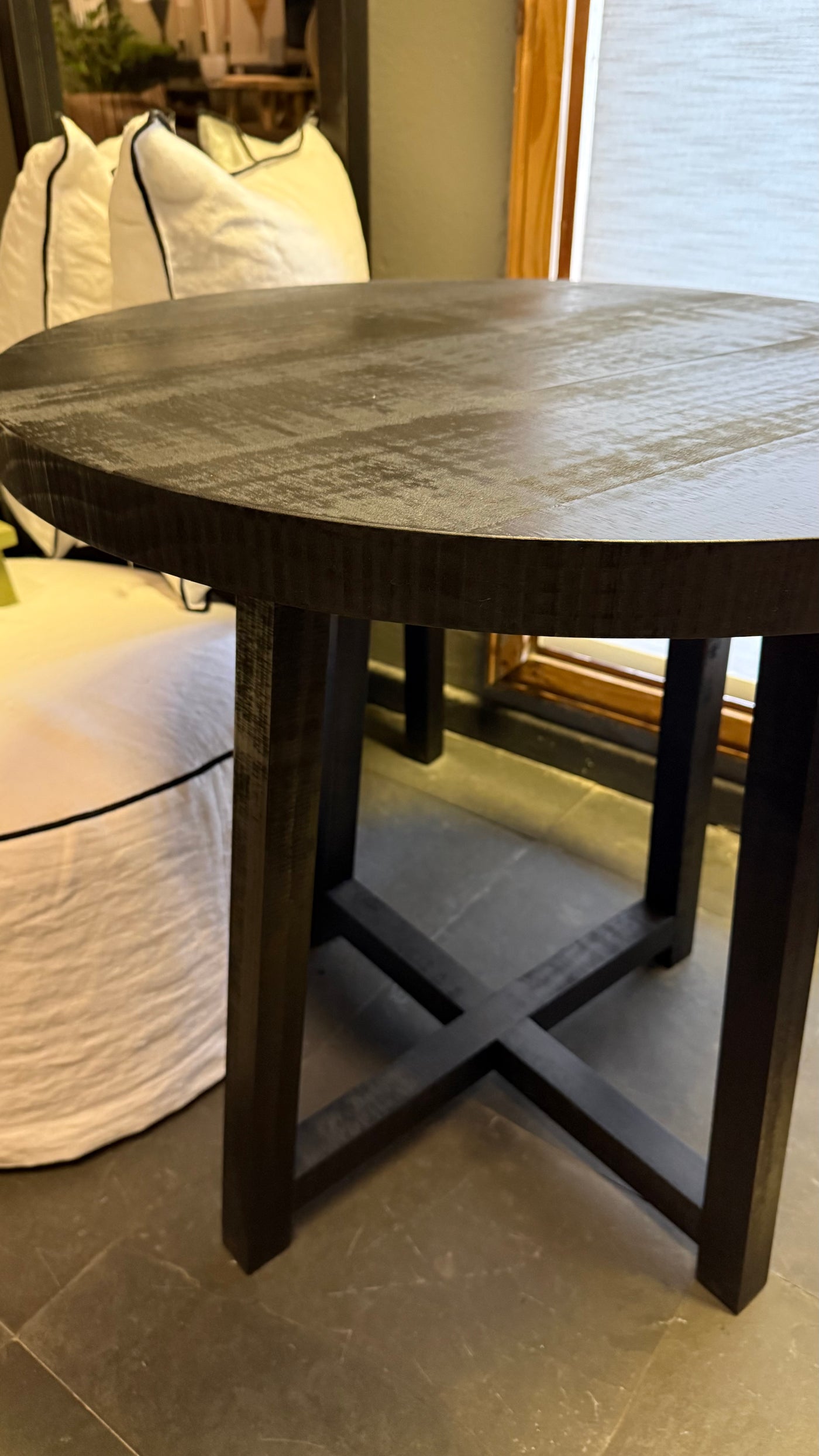 Mesa Lateral Redonda — Redondo Pino Clear Aserrada Pátina Negra 70x70x68