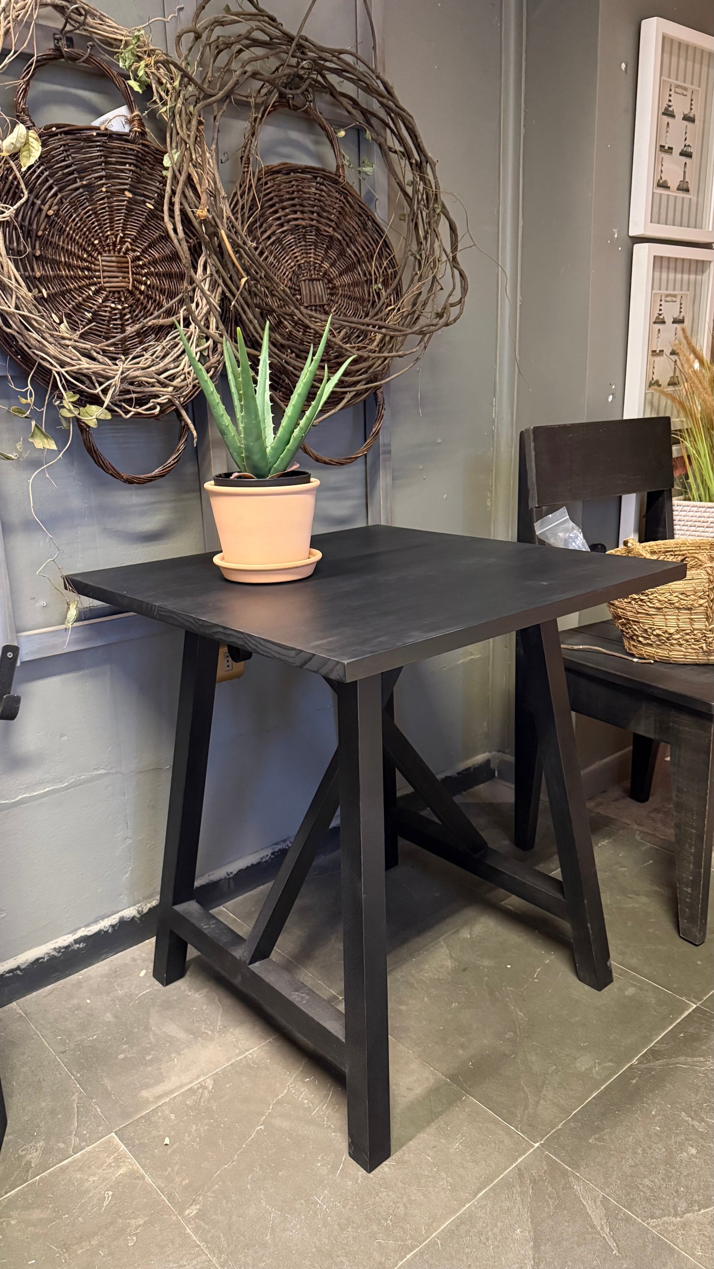 Mesa Lateral Paola — Pino Clear Pulido Pátina Negra 65x65x70