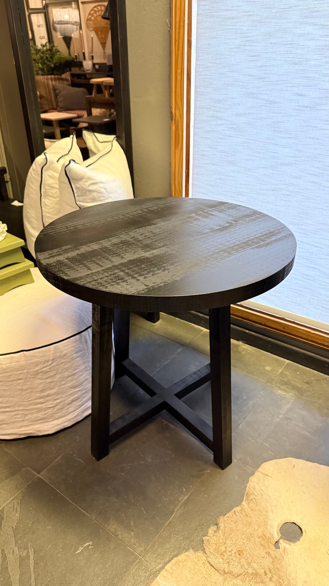 Mesa Lateral Redonda — Redondo Pino Clear Aserrada Pátina Negra 70x70x68