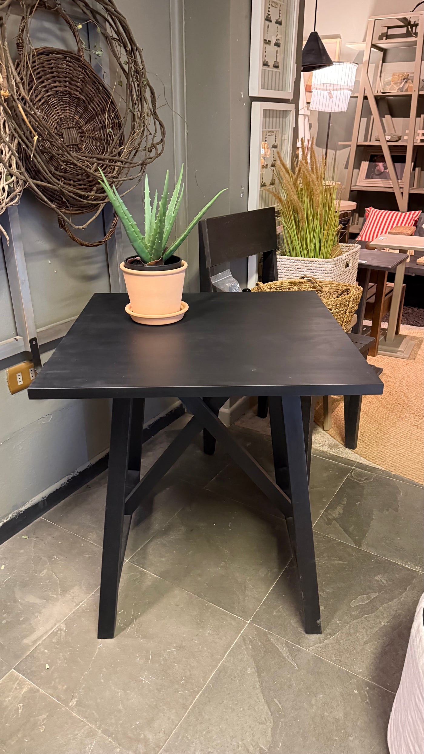 Mesa Lateral Paola — Pino Clear Pulido Pátina Negra 65x65x70