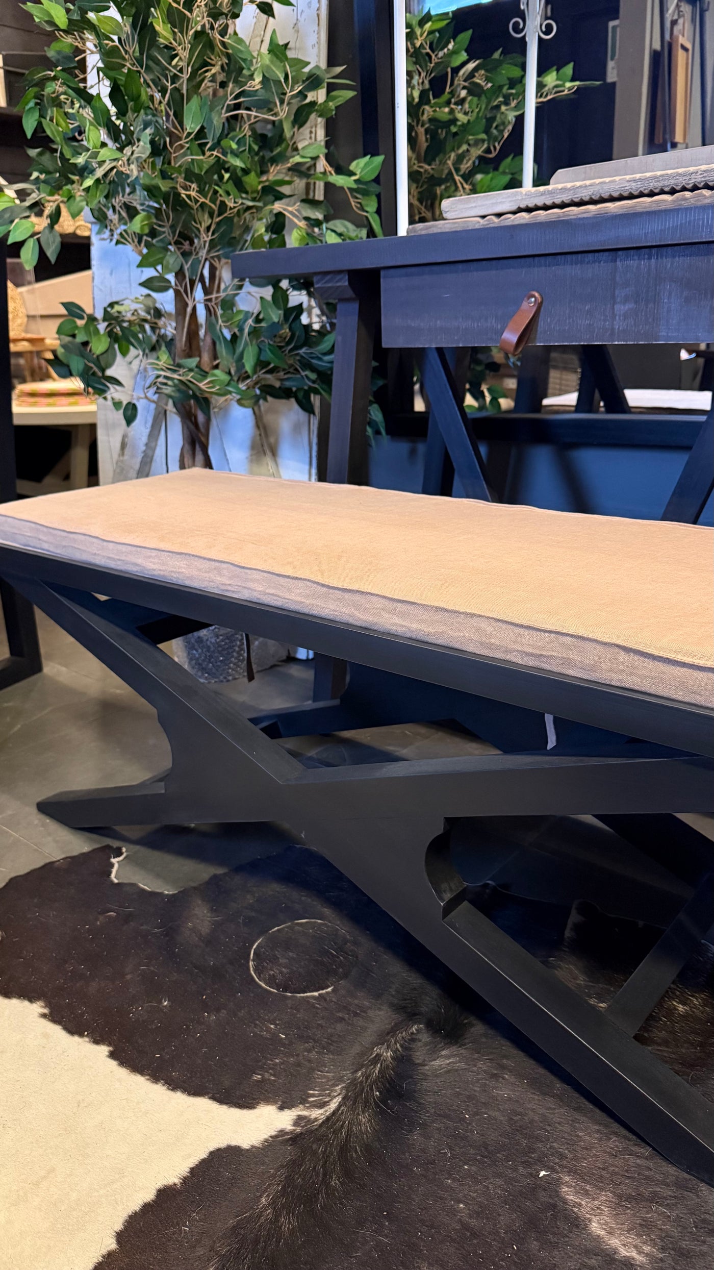 Banqueta Cojín Largo — Color Caramelo Pino Clear Pulido Pátina Negra 110x38x45