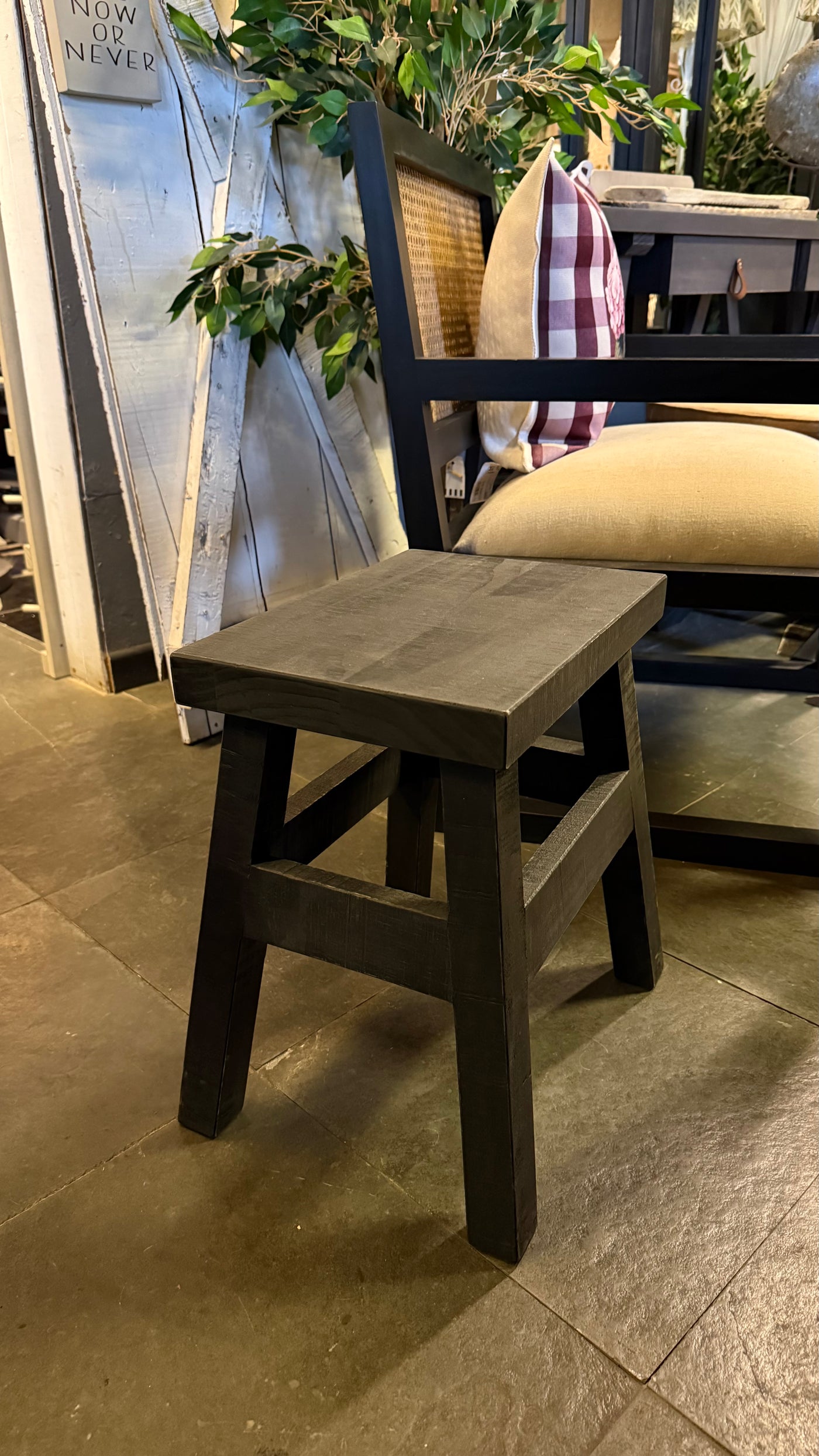 Piso Miguel — Pino Clear Aserrado Pátina Negra 35x25x40