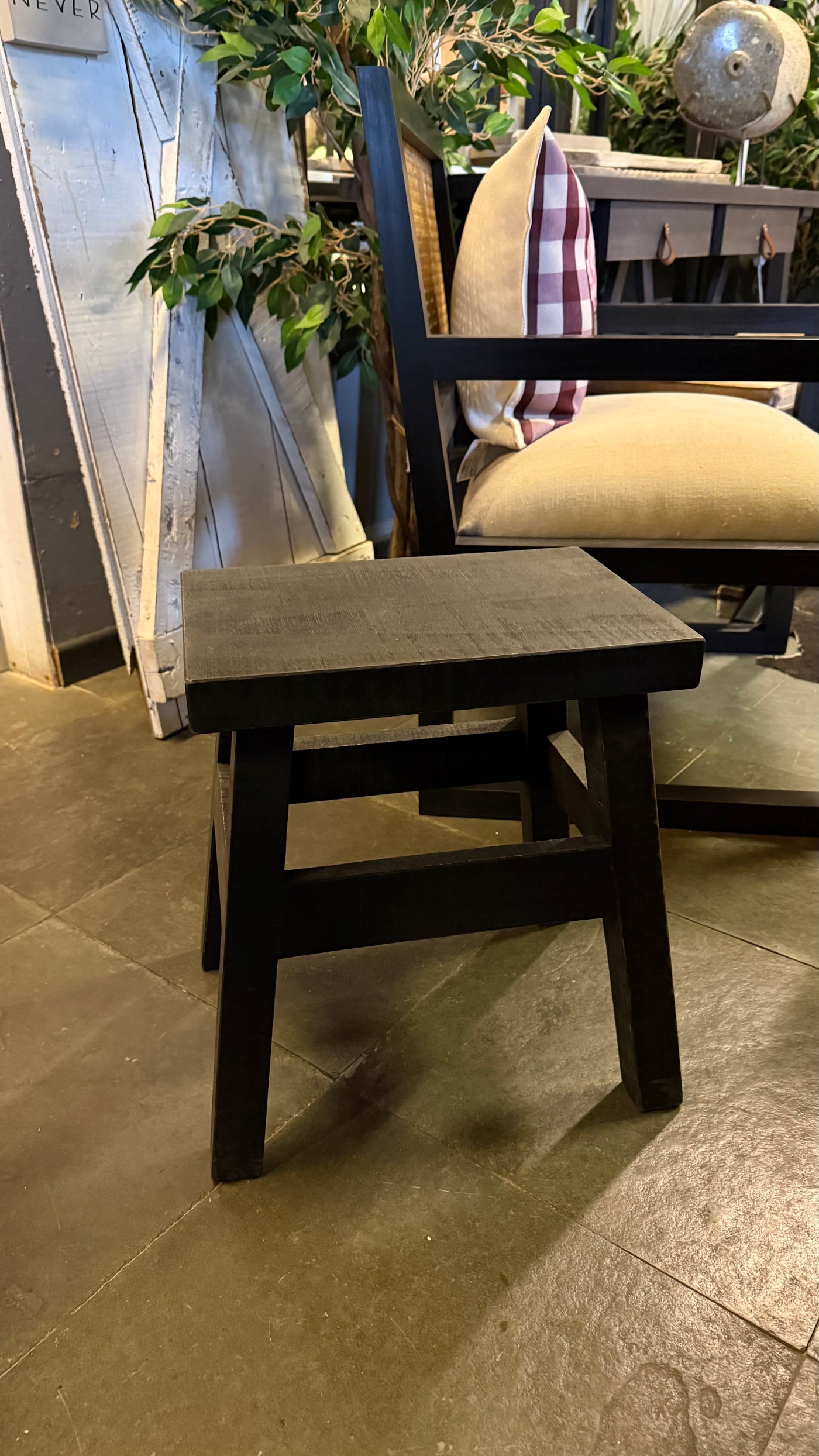 Piso Miguel — Pino Clear Aserrado Pátina Negra 35x25x40