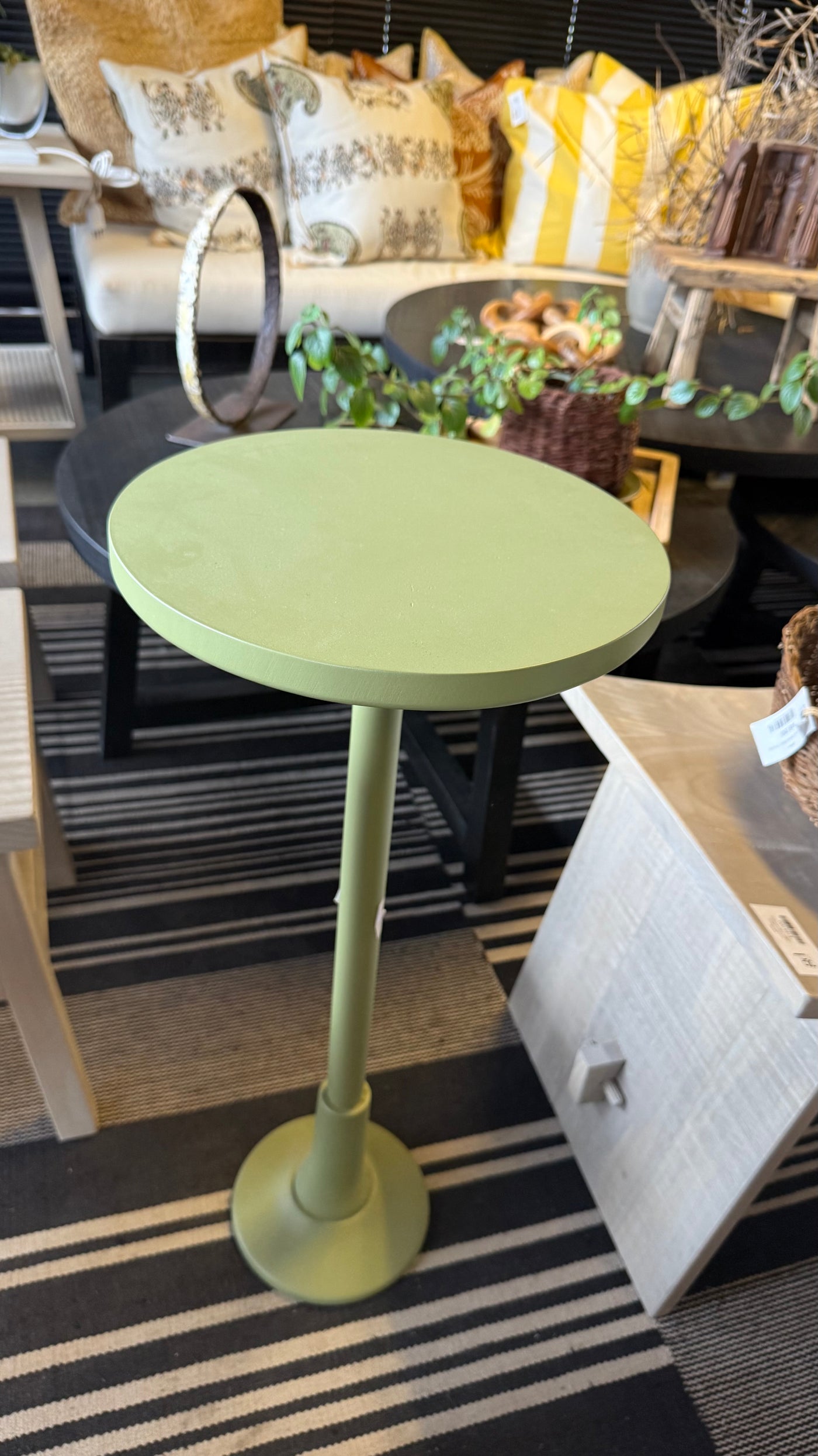 Mesita Auxiliar Alta — Pino Clear Pulido Verde 30x30x70