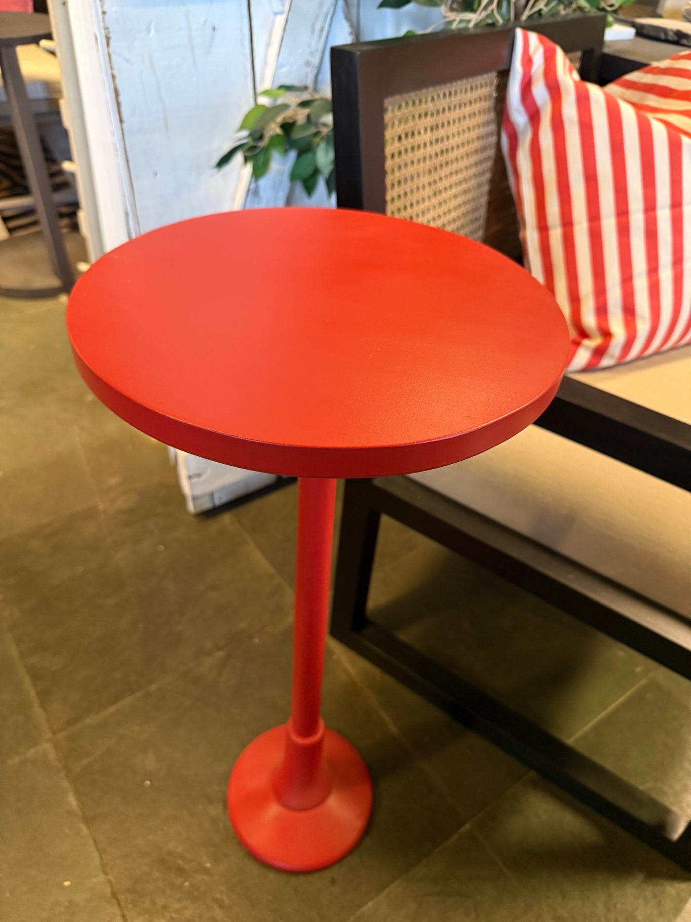 Mesita Auxiliar Alta — Pino Clear Pulido Rojo 30x30x70