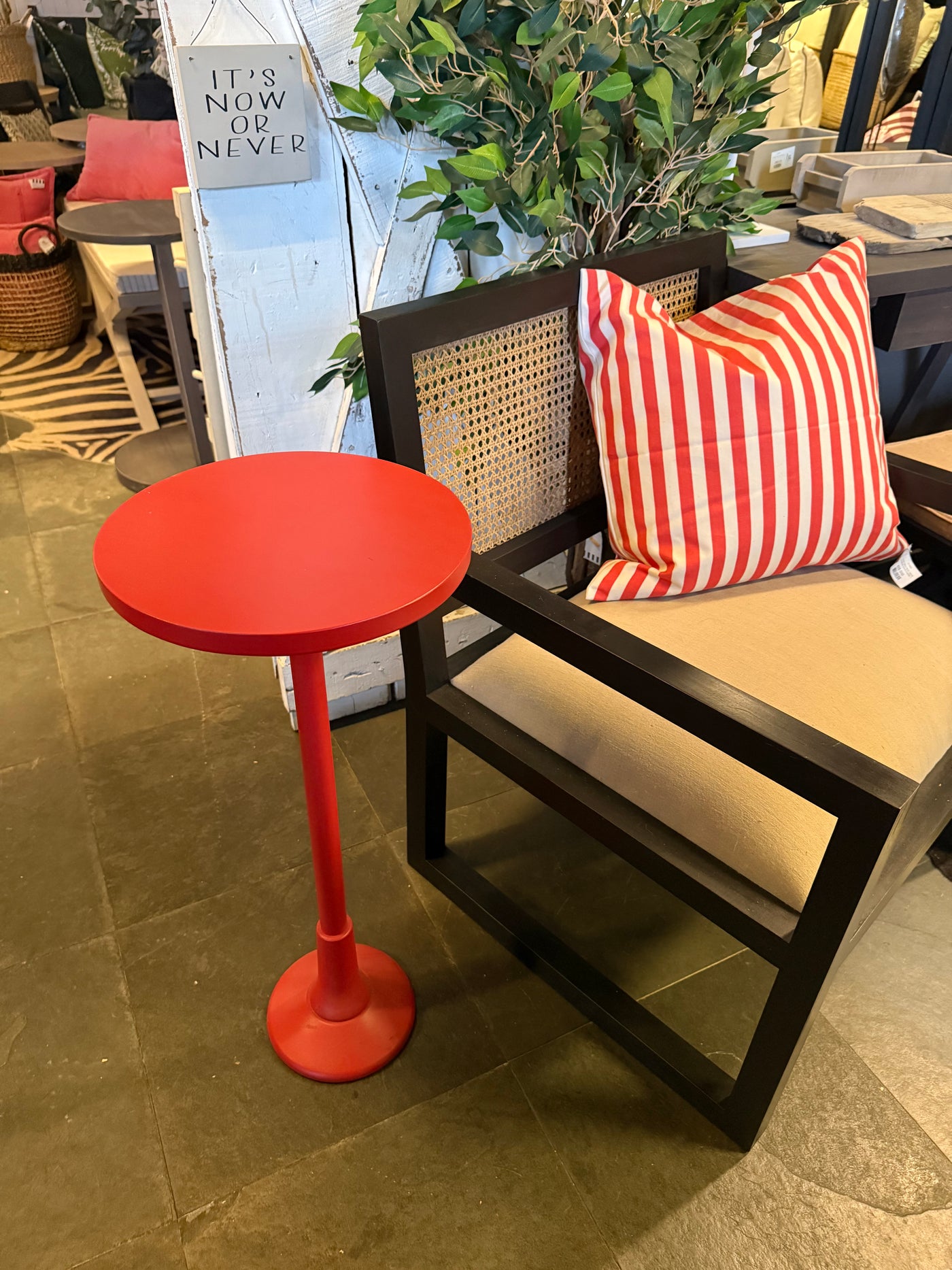 Mesita Auxiliar Alta — Pino Clear Pulido Rojo 30x30x70