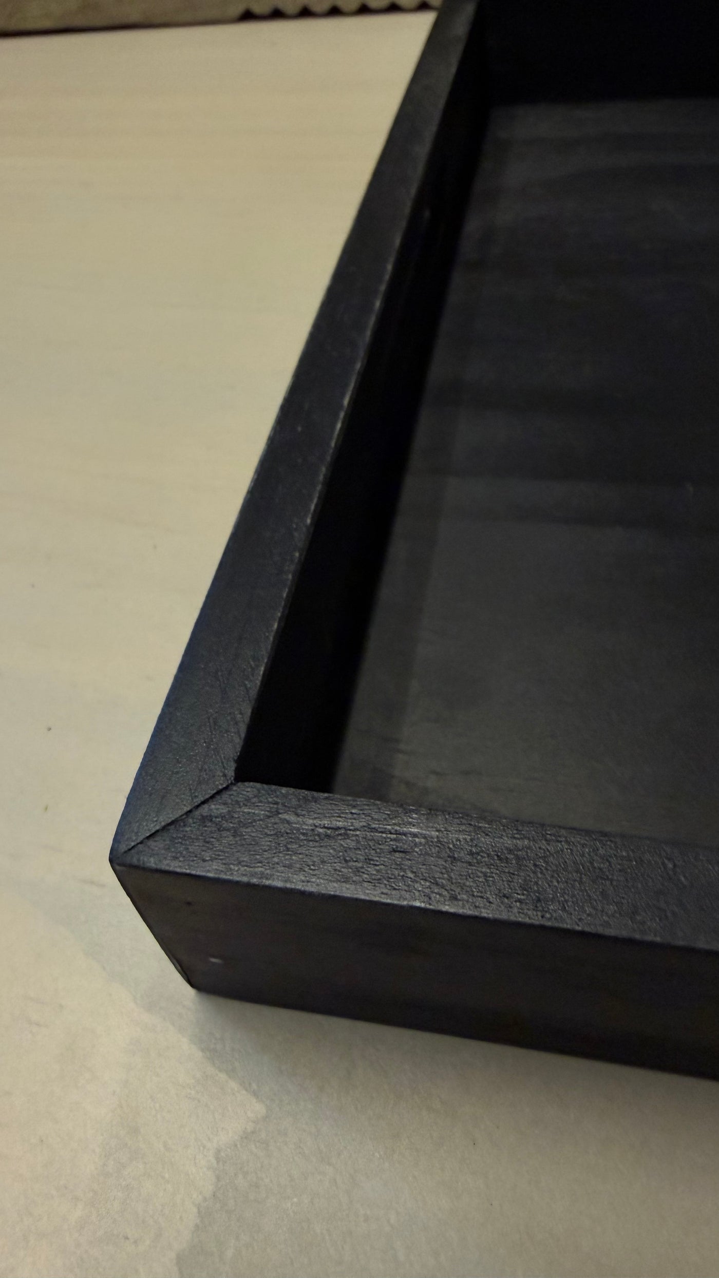 Bandeja Rectangular — Dora Pino Clear Pátina Negra 38x27x4