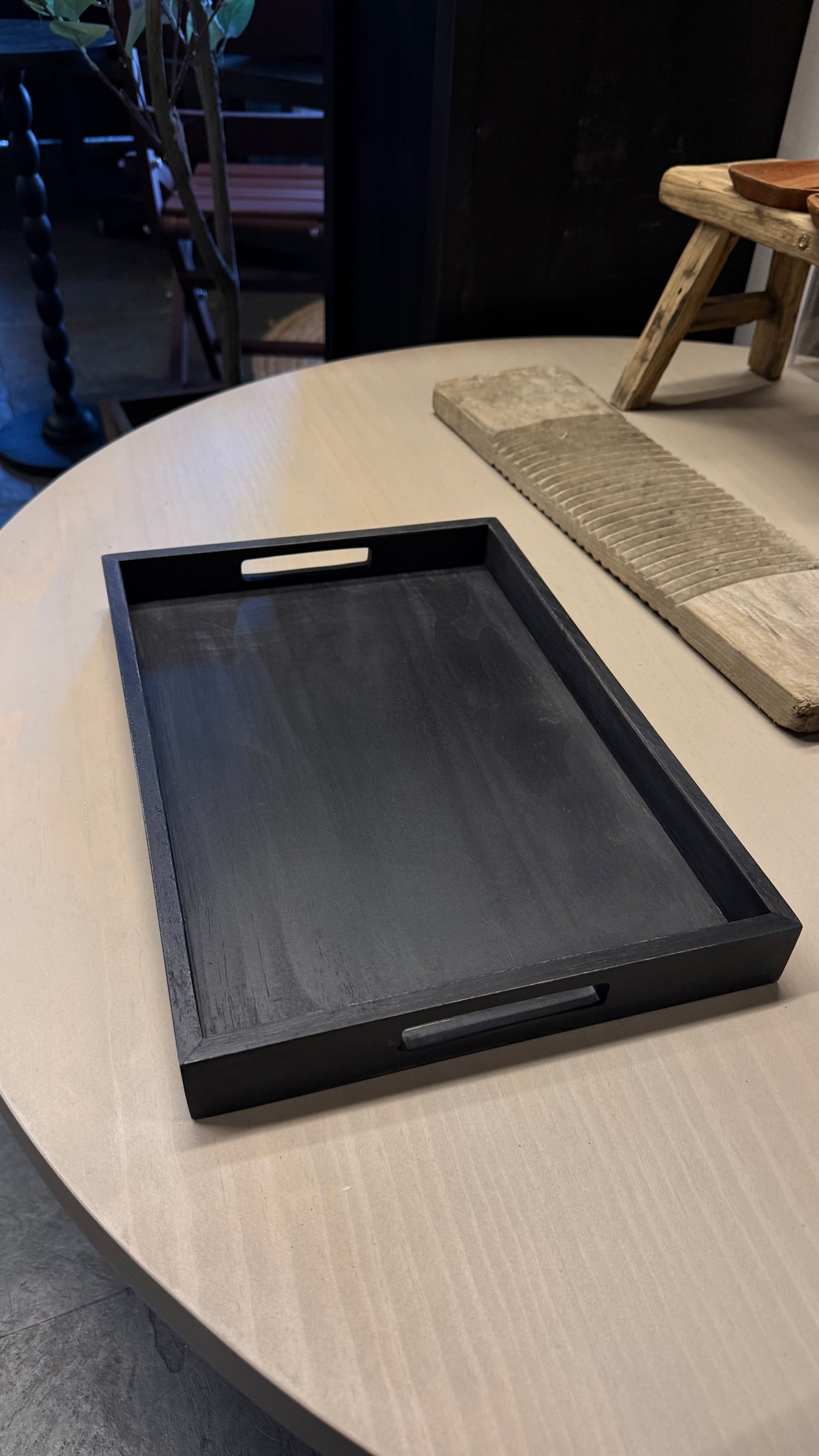 Bandeja Rectangular — Dora Pino Clear Pátina Negra 38x27x4