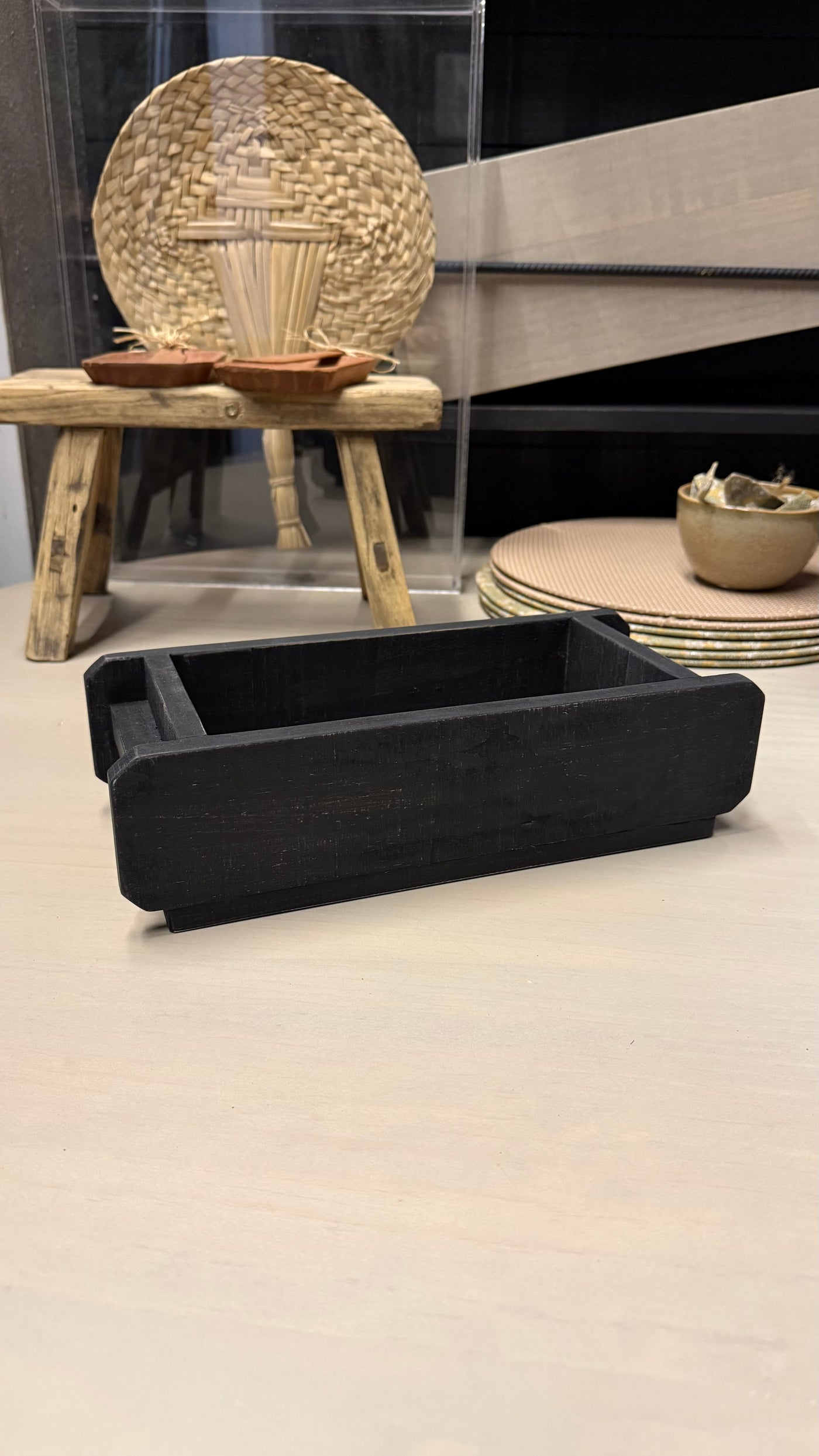 Caja Multiuso — Pino Clear Aserrada Pátina Negra 32x14x10
