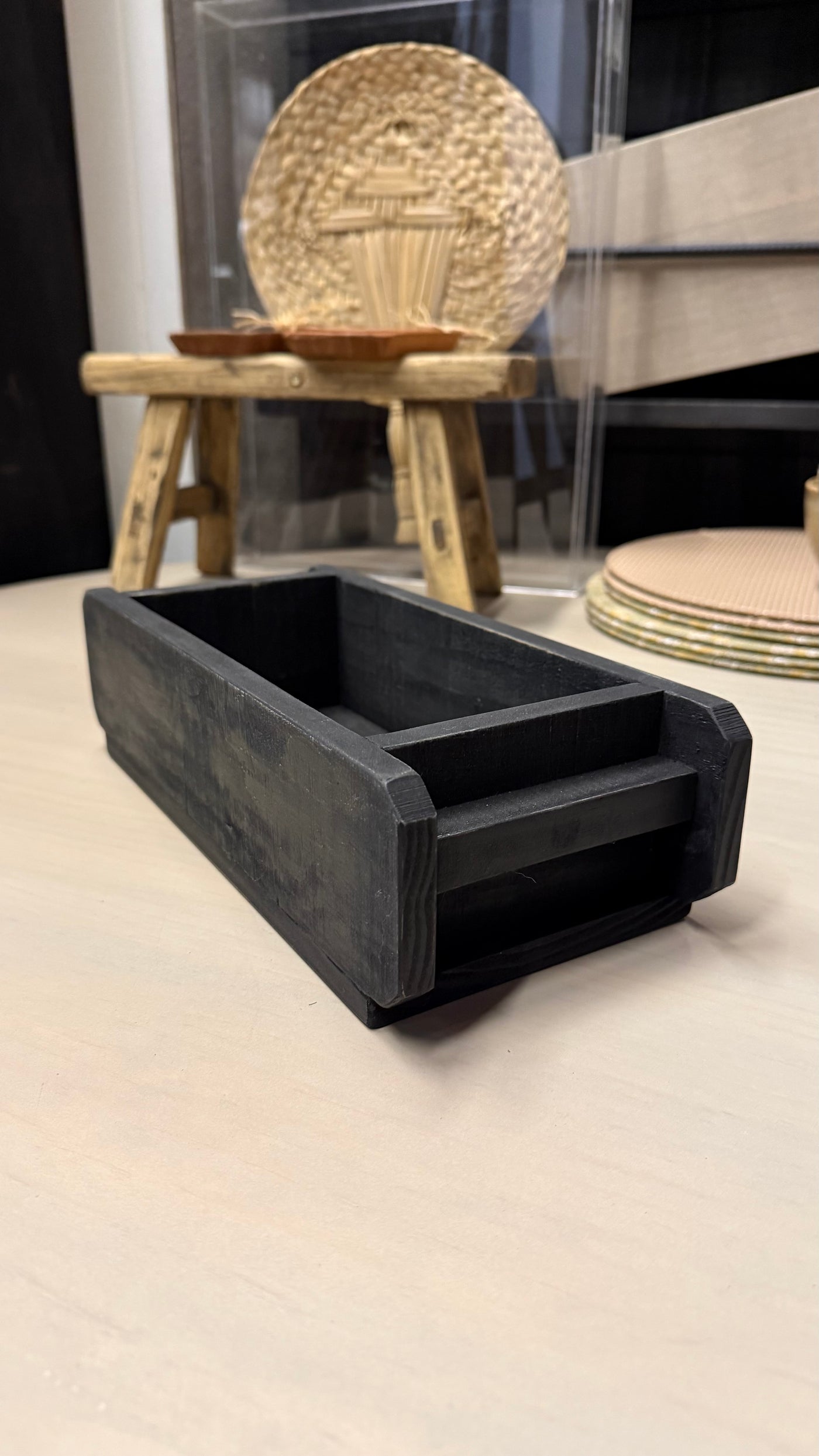 Caja Multiuso — Pino Clear Aserrada Pátina Negra 32x14x10