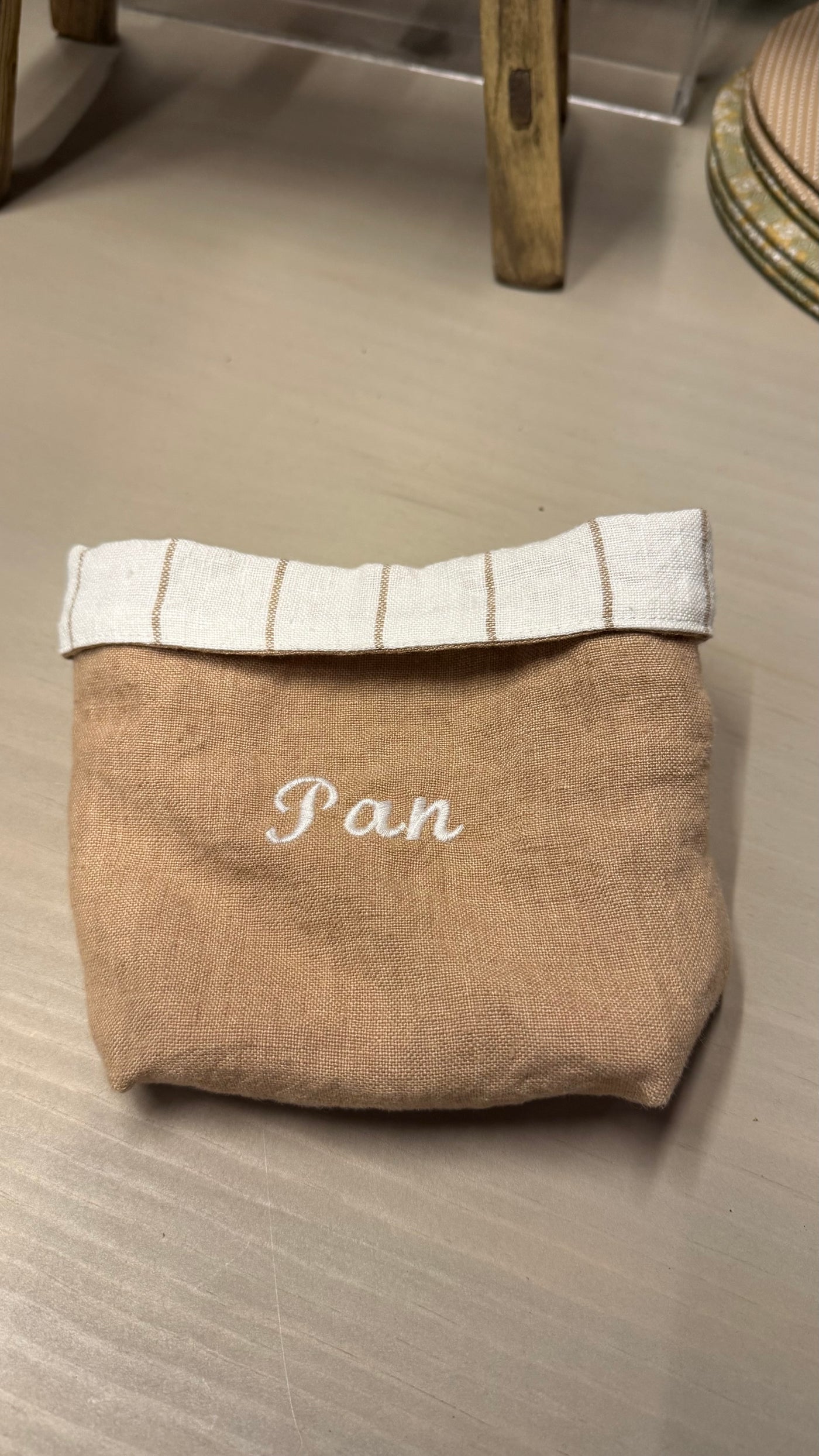 Panera de Lino — Bordado Pan Bordada Caramelo 13x13x15