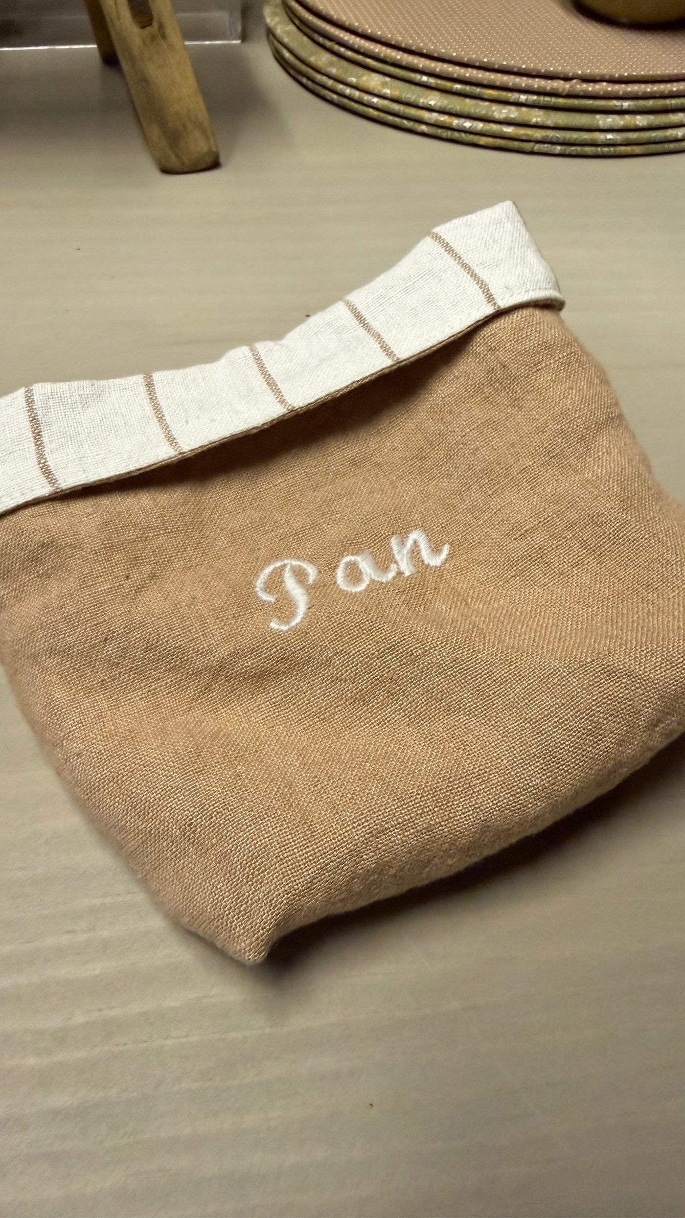 Panera de Lino — Bordado Pan Bordada Caramelo 13x13x15