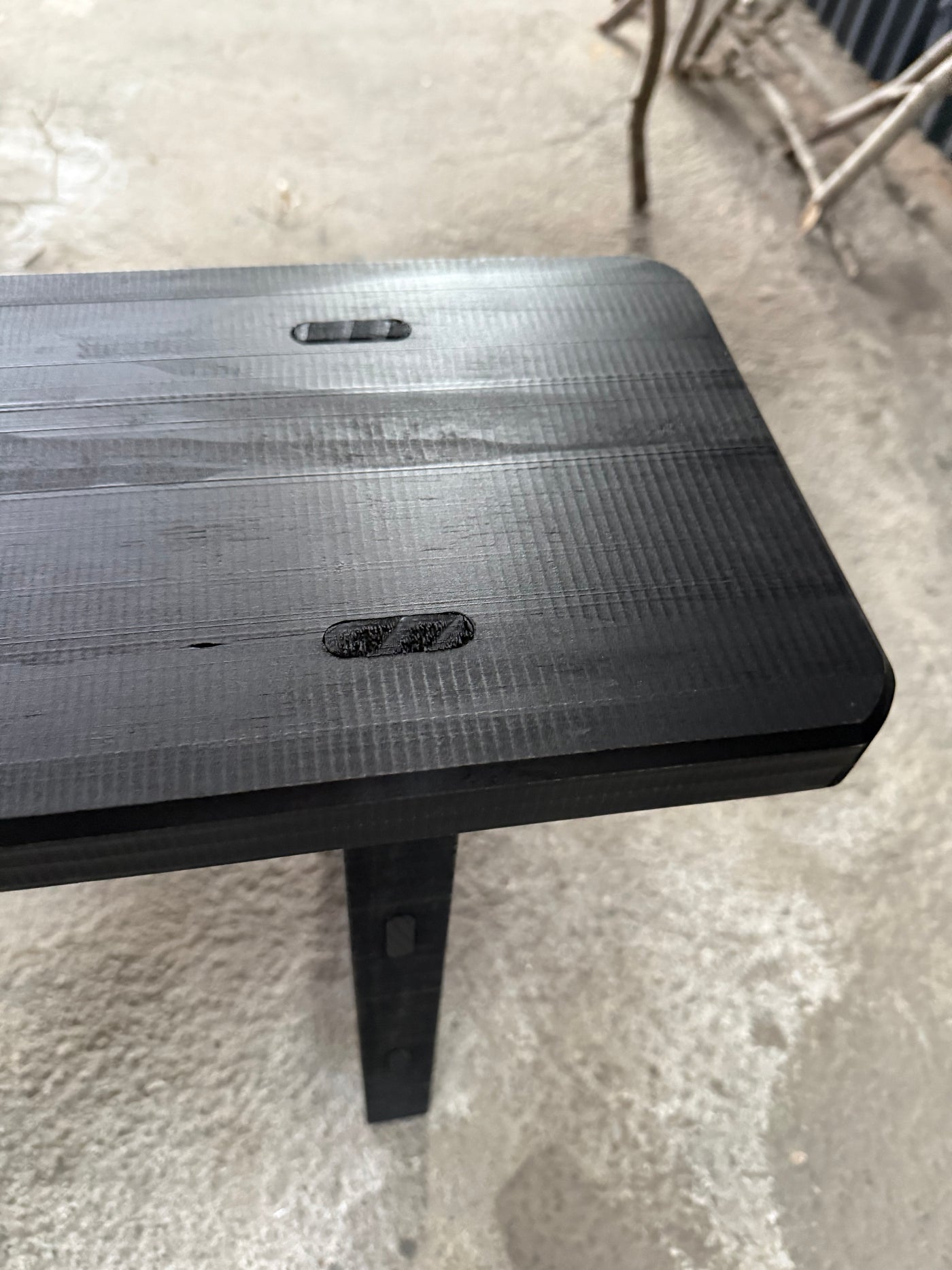 Banqueta Tere — Pátina Negra 90x23x45