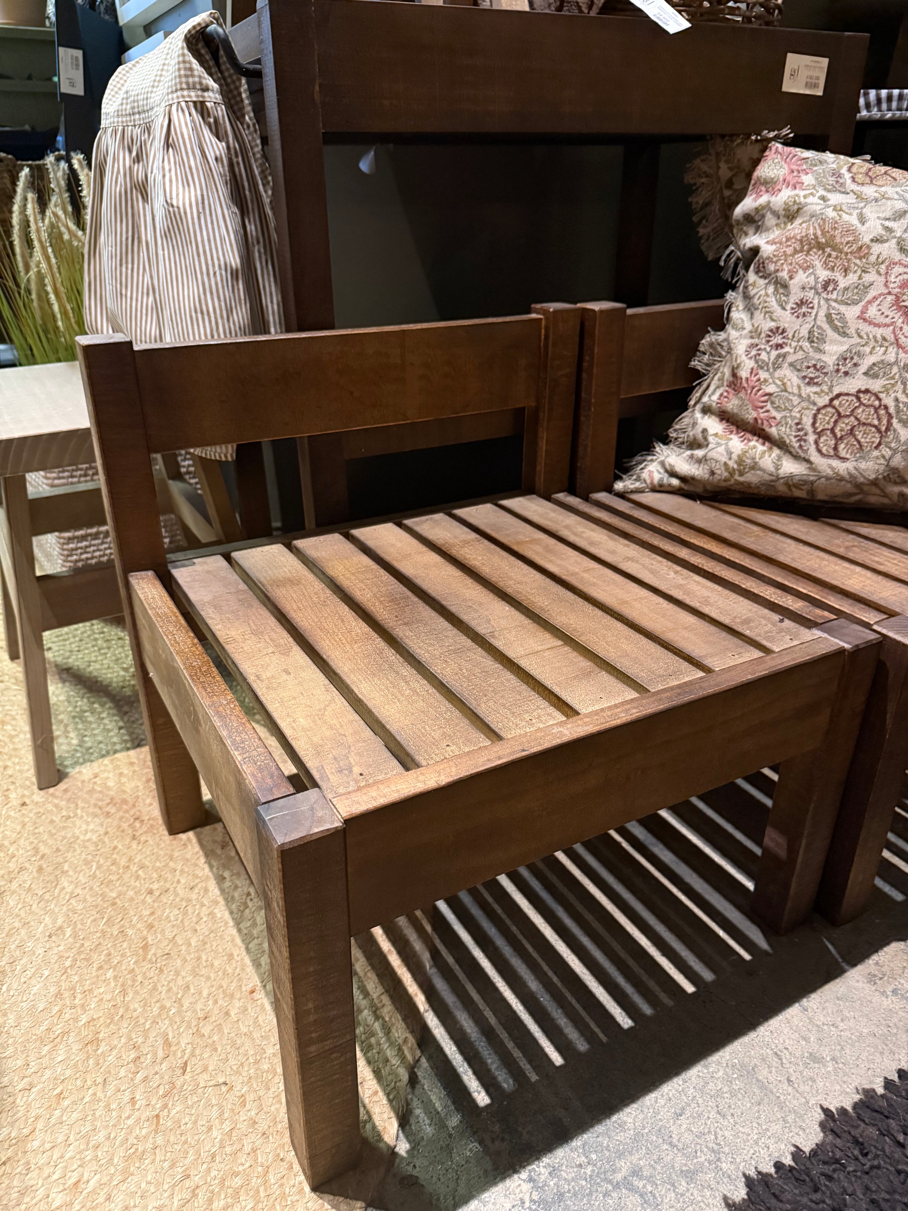 Silla Baja con Respaldo - Teñido Café 40x45x50