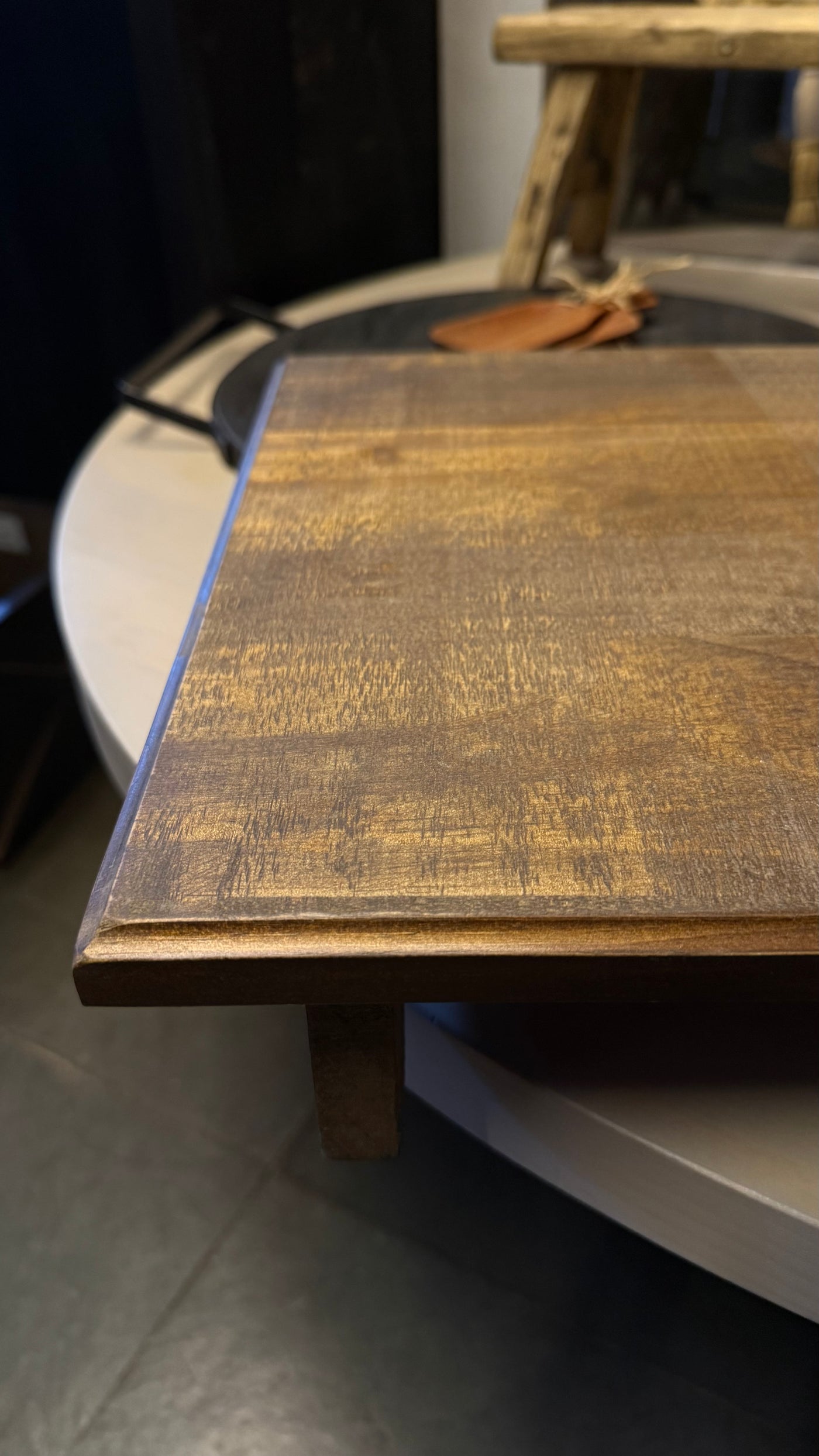Tarima Rústica — Pino Clear Aserrada Pátina Café Tamaño Grande 70x35x8