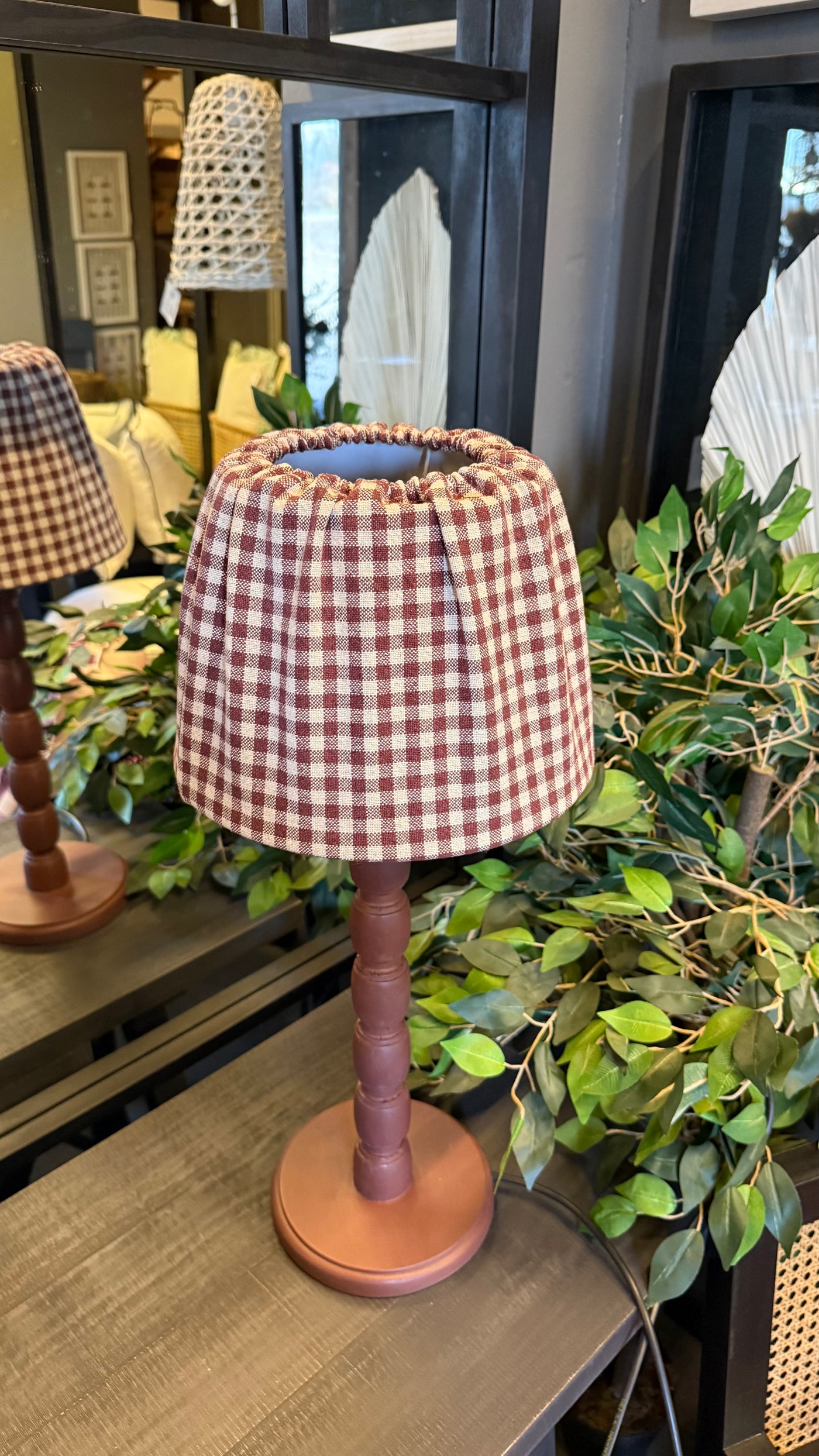 Lámpara de Mesa con Funda — Lino Cuadrillé Base con Diseño Burdeo 26x58