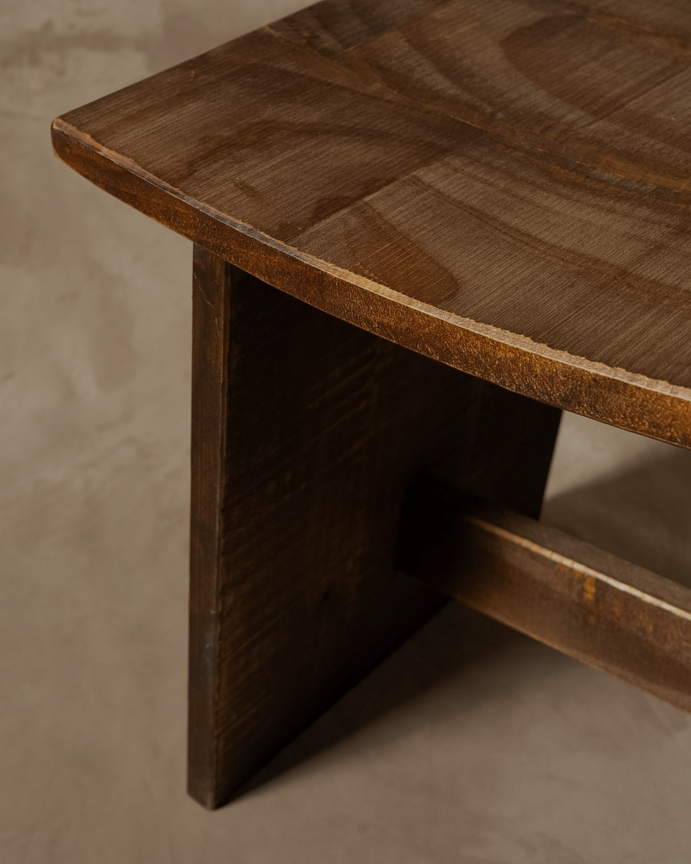 Huanco Galpón — Pino Clear Aserrado Teñido Café 50x38x46
