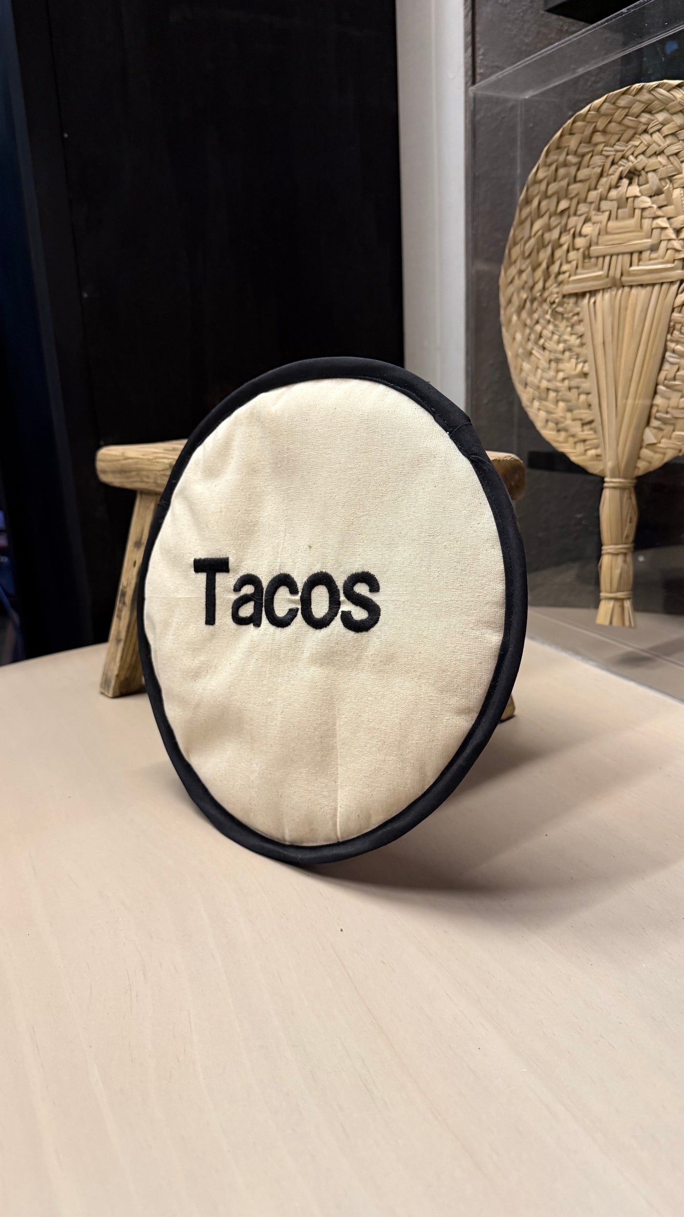 Funda de Taco Bordada — Bordado Blanco 28x28