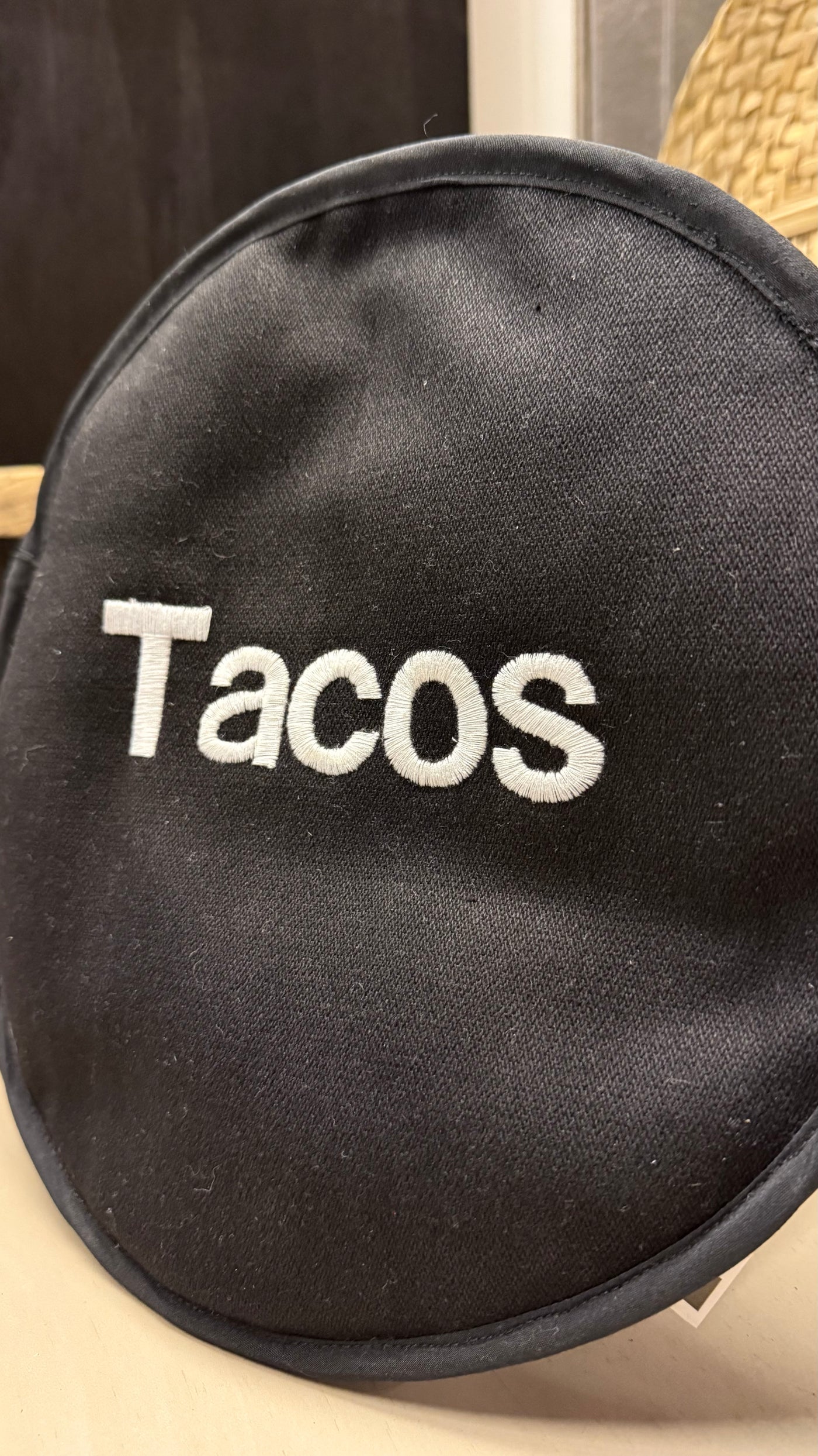 Funda de Taco Bordada — Bordado Negro 28x28