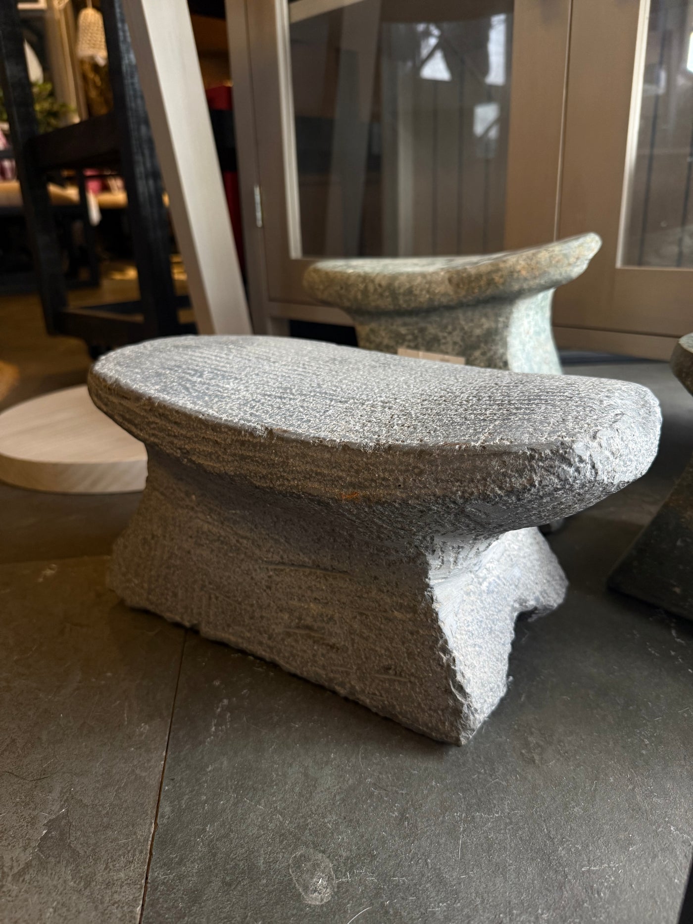 Escultura Pisito de Piedra Tallada — Diseño 1 Tallado Natural 36x19x18