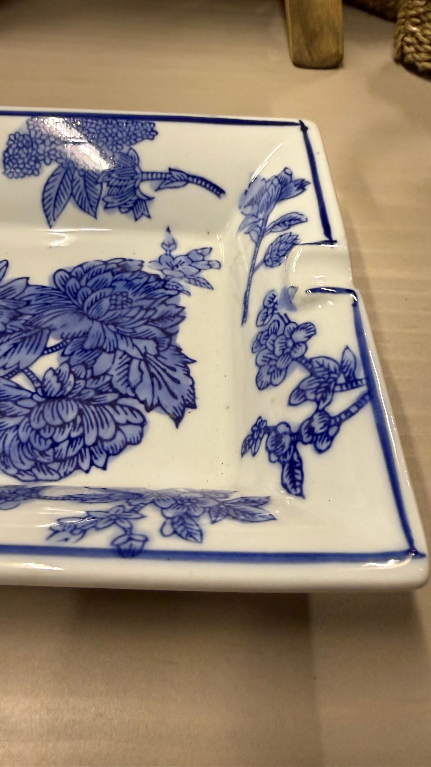 Cenicero cerámica — Blanco con Dieños Azules 22x18x4